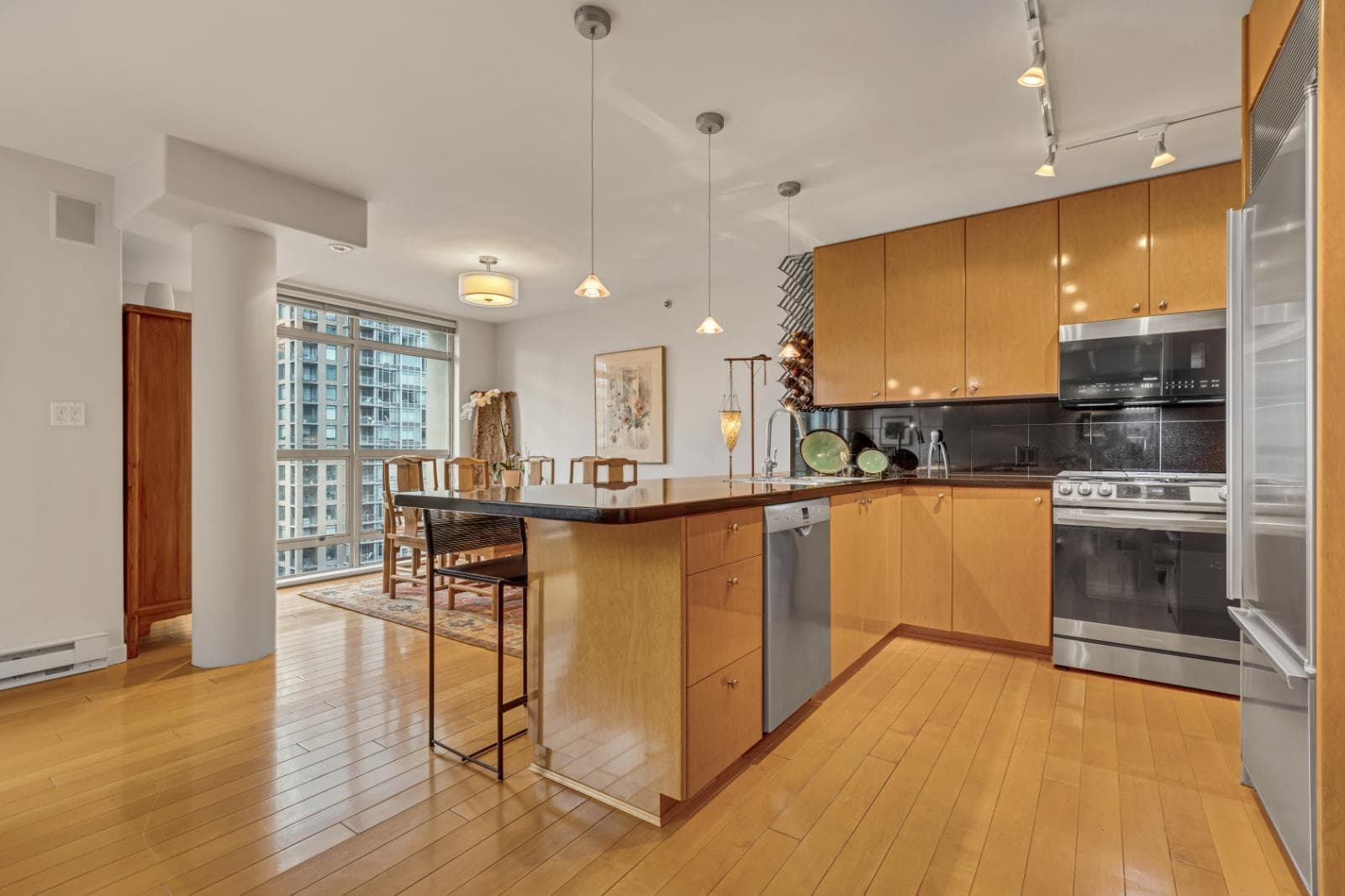 1404 - 819 Hamilton Street, Vancouver, V6B 6M2 — photo 3
