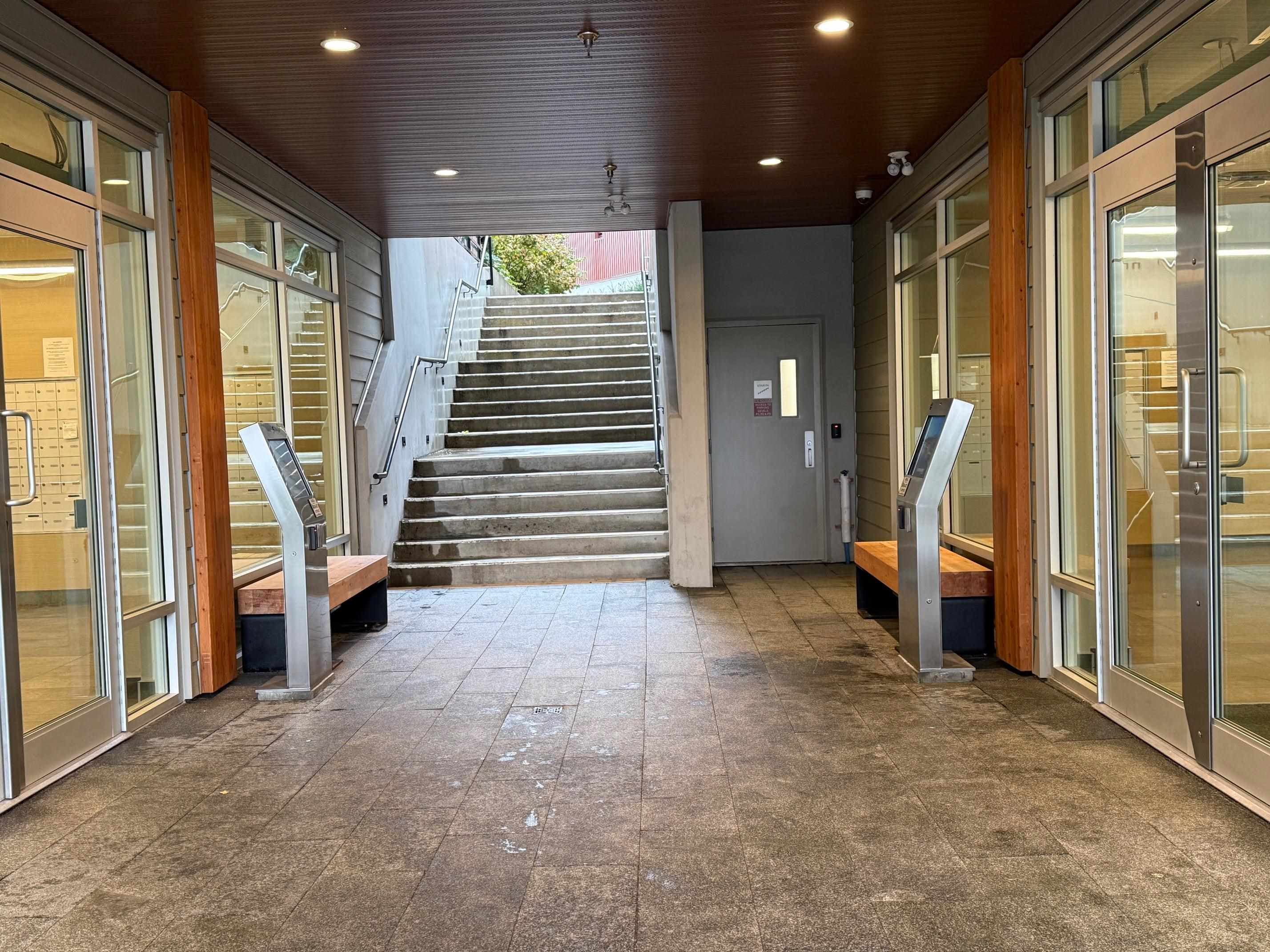 202 - 108 E 8th Street, North Vancouver, V7L 0H1 — photo 4