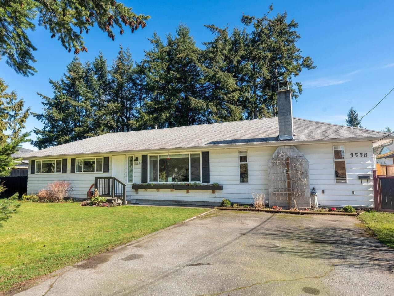 3538 196 Street, Langley, V3A 4T7 — photo 1