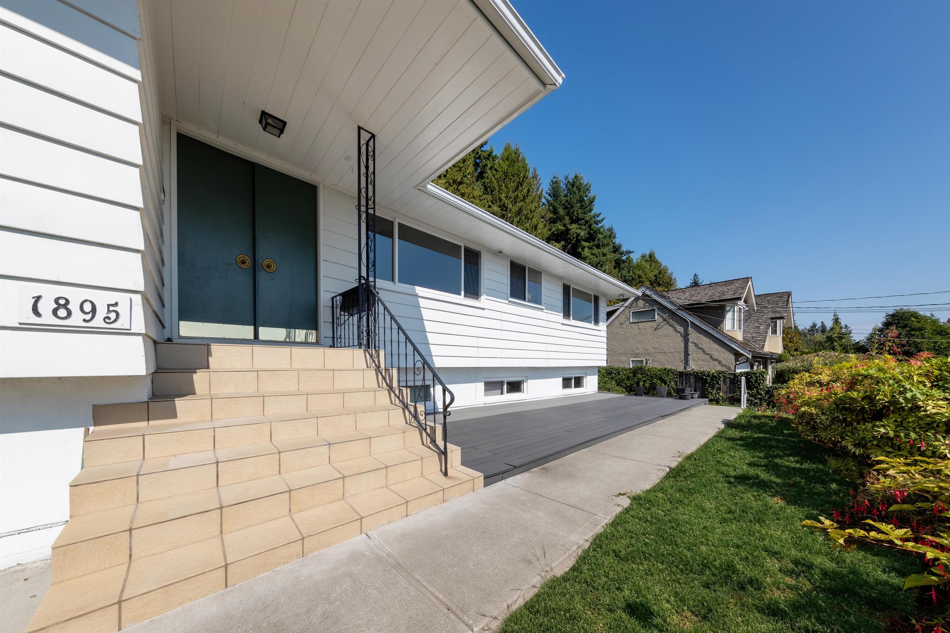 1895 Rosebery Avenue, West Vancouver, V7V 2Z5 — photo 4