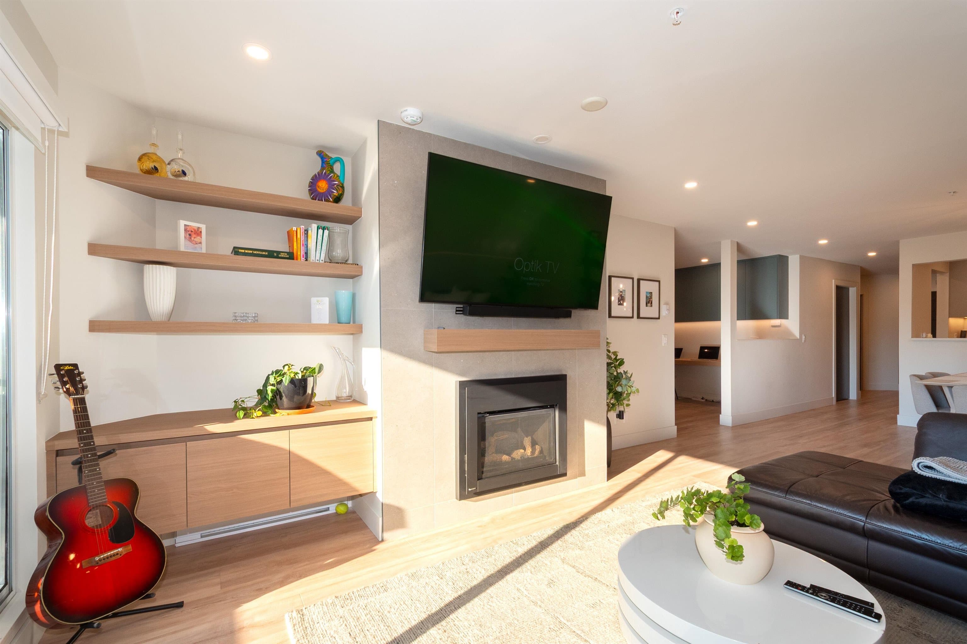 403 - 1050 Bowron Court, North Vancouver, V7H 2X7 — photo 1