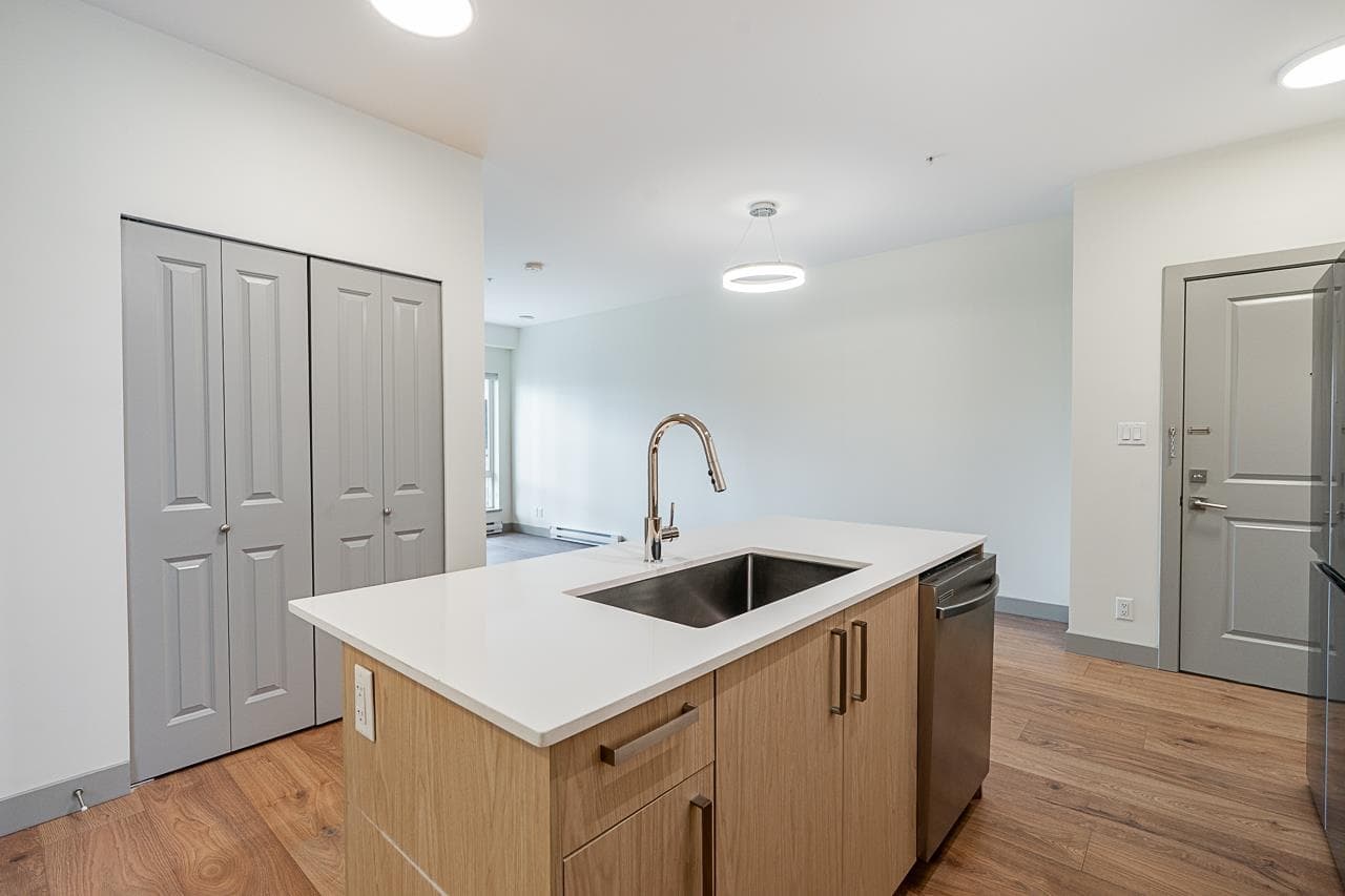 307 - 6968 Royal Oak Avenue, Burnaby, V5J 4J2 — photo 2