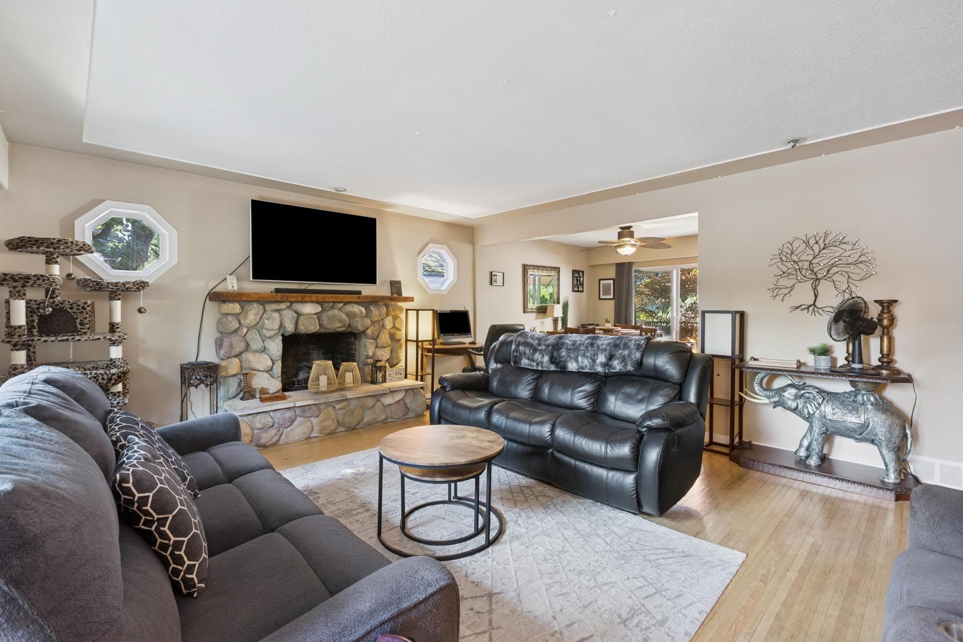 4379 Capilano Road, North Vancouver, V7R 4J8 — photo 5