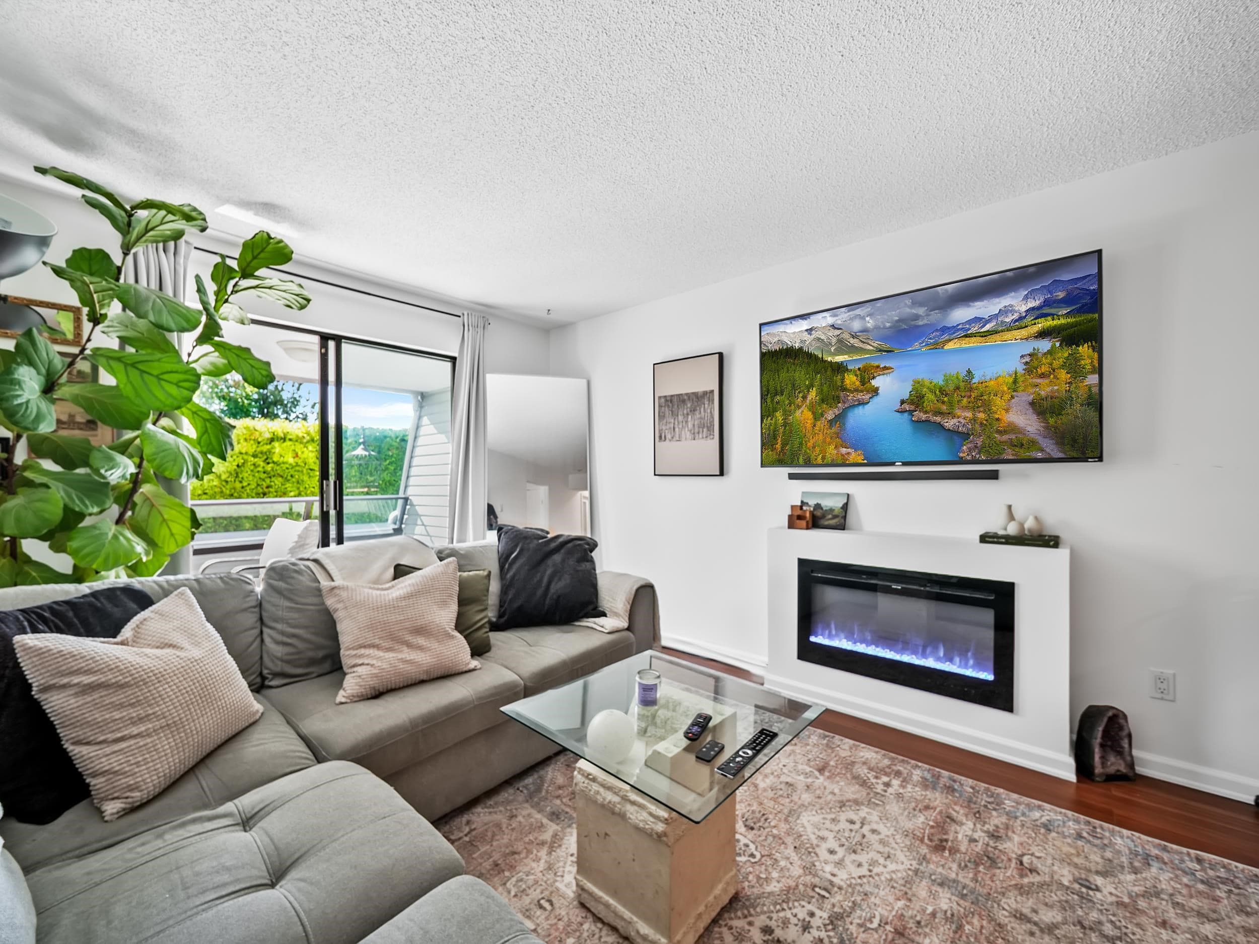 111 - 1341 George Street, White Rock, V4B 4A1 — photo 2