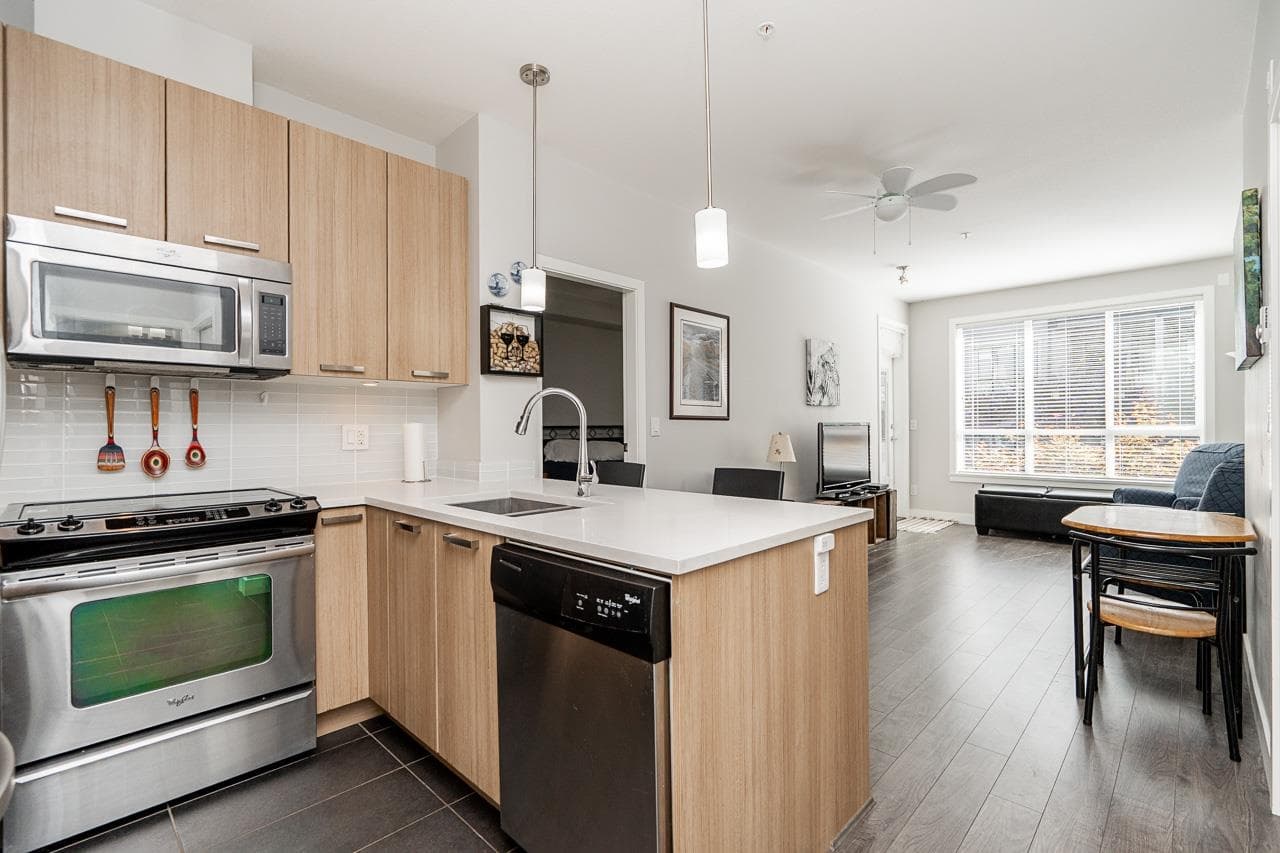 203 - 10477 154 Street, Surrey, V3R 0C6 — photo 3