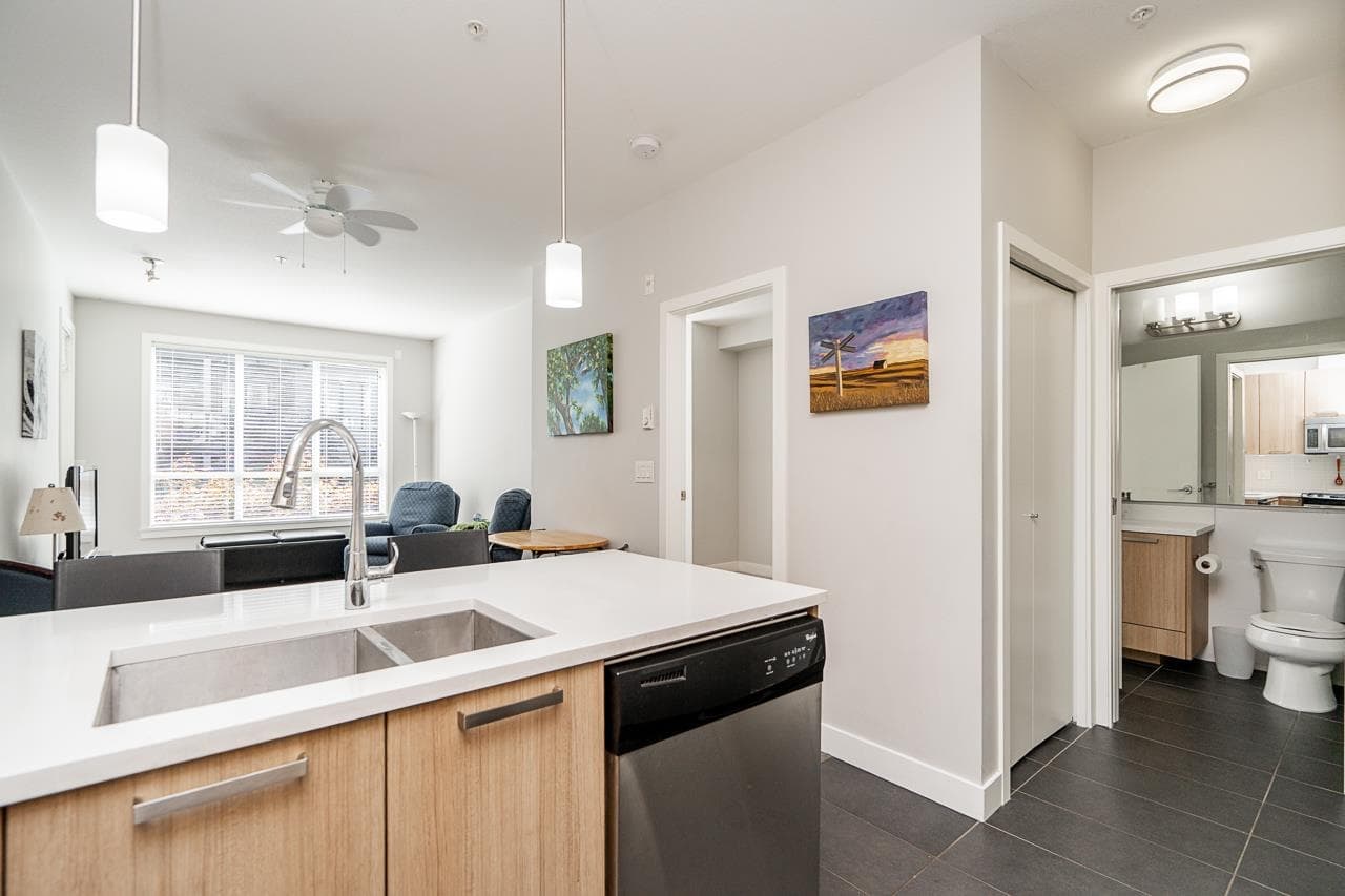 203 - 10477 154 Street, Surrey, V3R 0C6 — photo 5