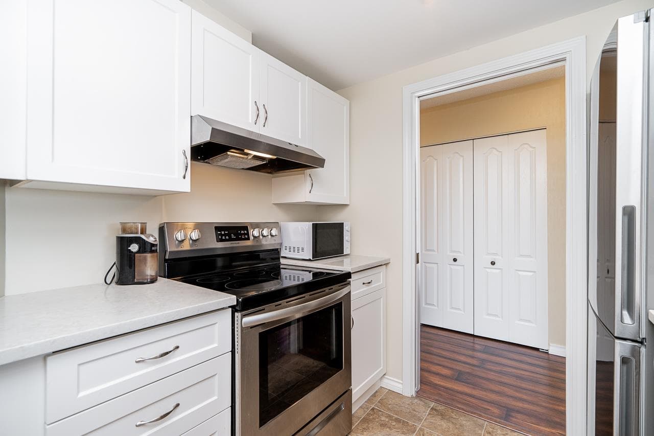 502 - 15111 Russell Avenue, White Rock, V4B 2P4 — photo 5