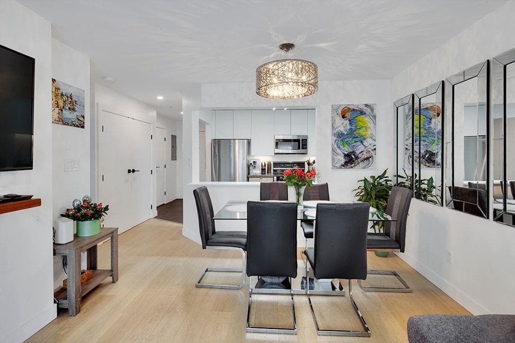 411 - 108 W Esplanade Avenue, North Vancouver, V7M 3M8 — photo 1