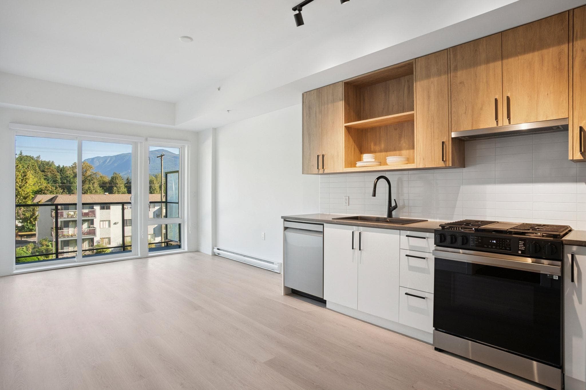 105 - 1100 Clarke Road, Port Moody, V6M 4B9 — photo 2