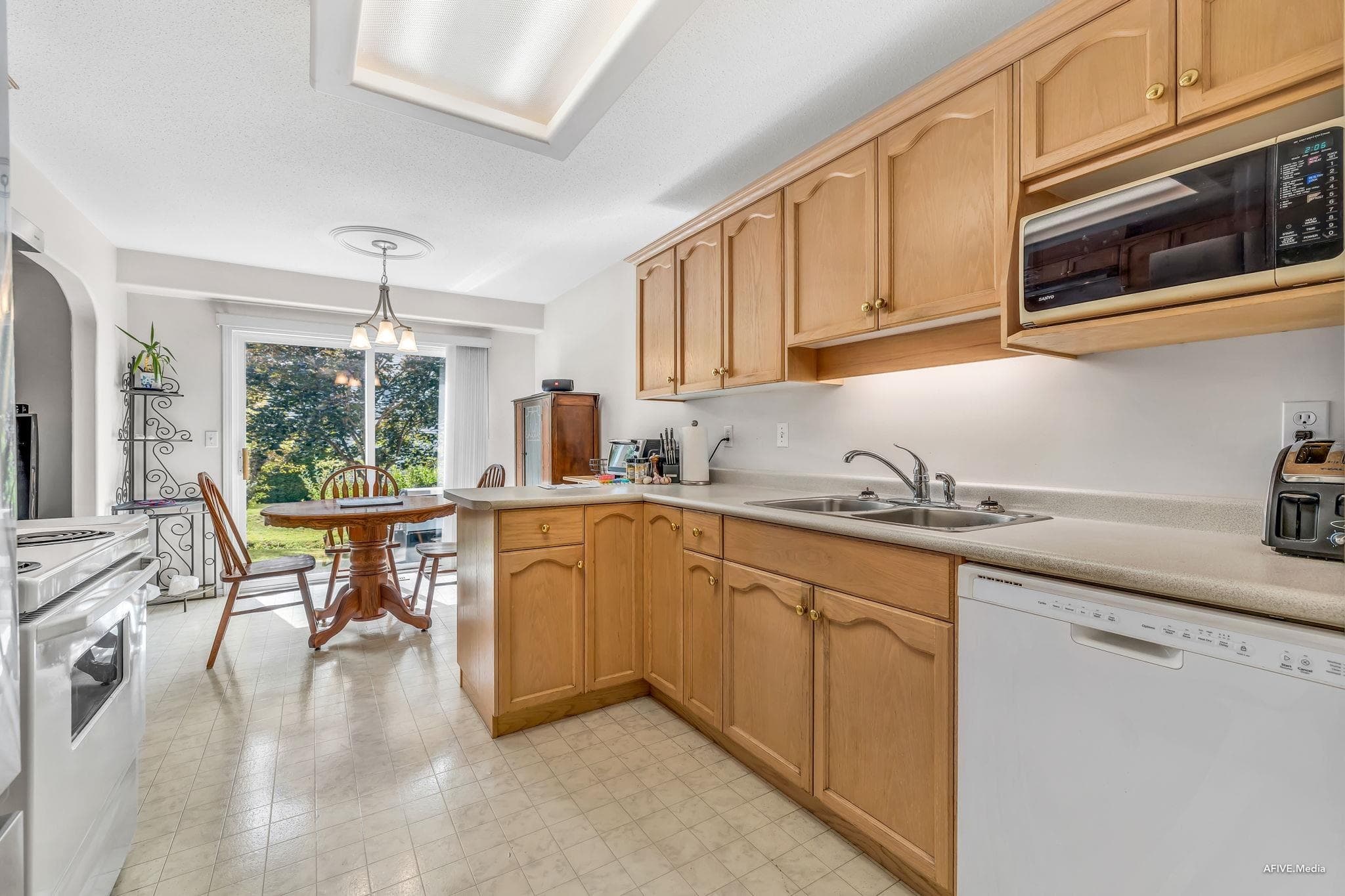 101 - 46360 Valleyview Road, Chilliwack, V2R 5L7 — photo 2