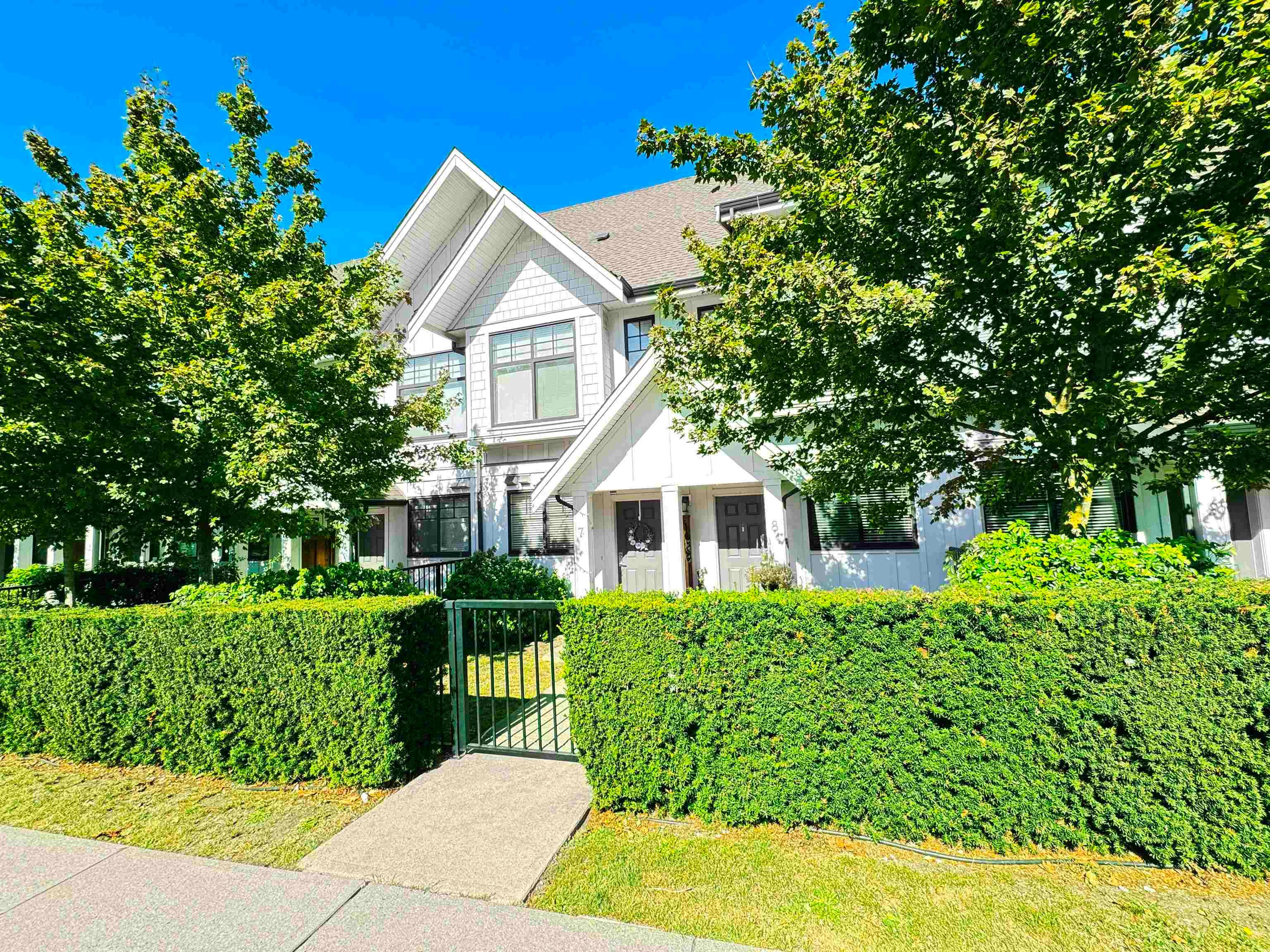 7 - 5122 Canada Way, Burnaby