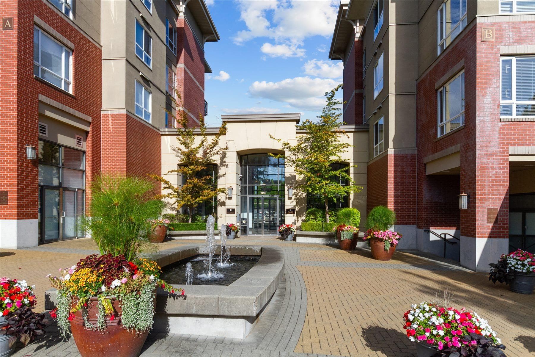 320 - 2970 King George Boulevard, Surrey, V4P 0E6 — photo 2
