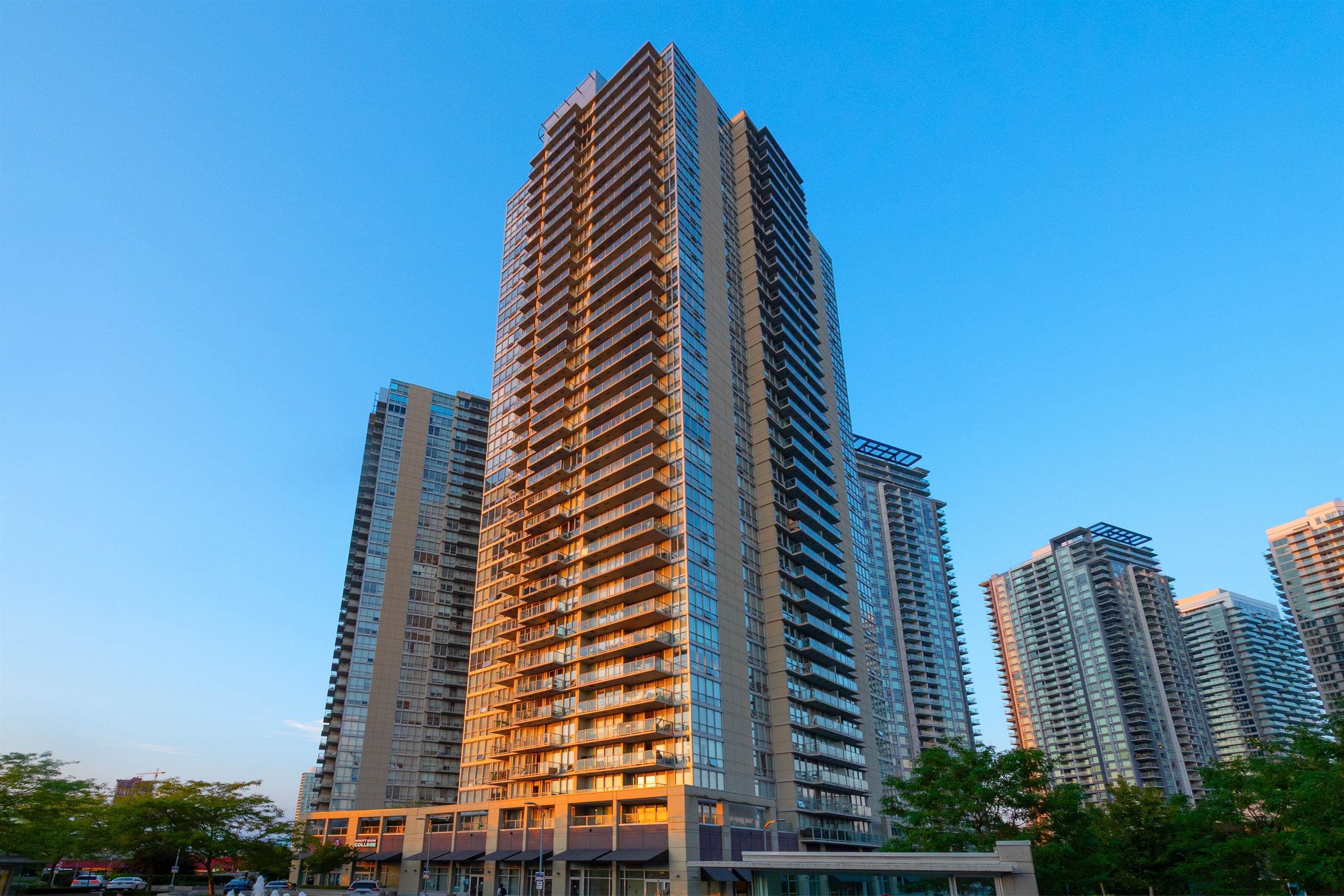 1606 - 13688 100 Avenue, Surrey, V3T 0G5 — photo 2