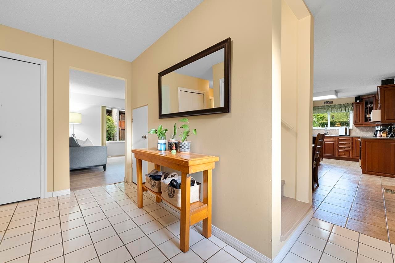 3604 Mcrae Crescent, Port Coquitlam, V3B 4P1 — photo 3