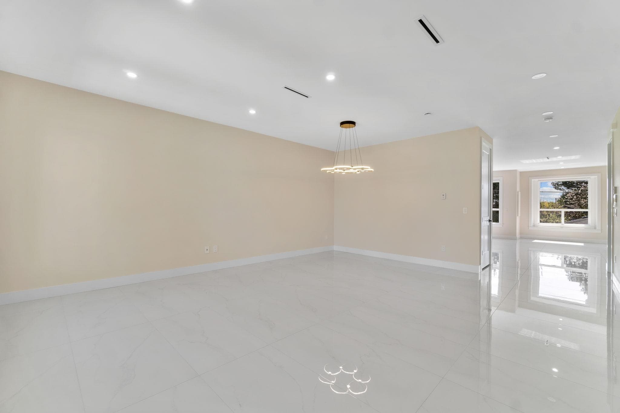 6388 Grant Street, Burnaby, V5B 2K6 — photo 4
