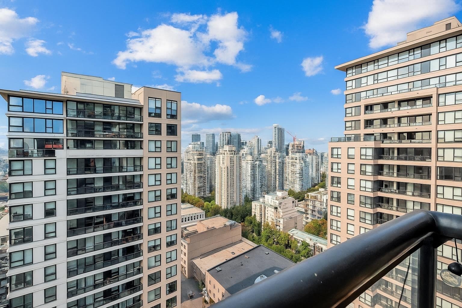 2704 - 909 Mainland Street, Vancouver, V6B 1S3 — photo 2