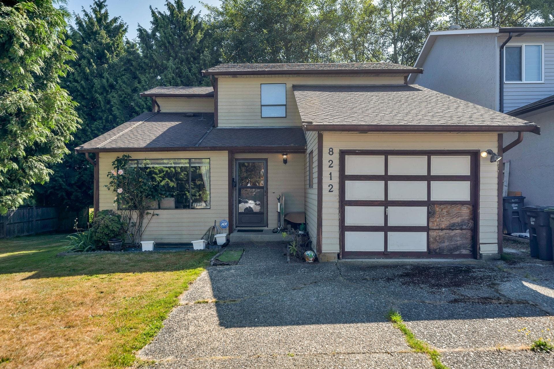 8212 132a Street, Surrey, V3W 8Y6 — photo 2