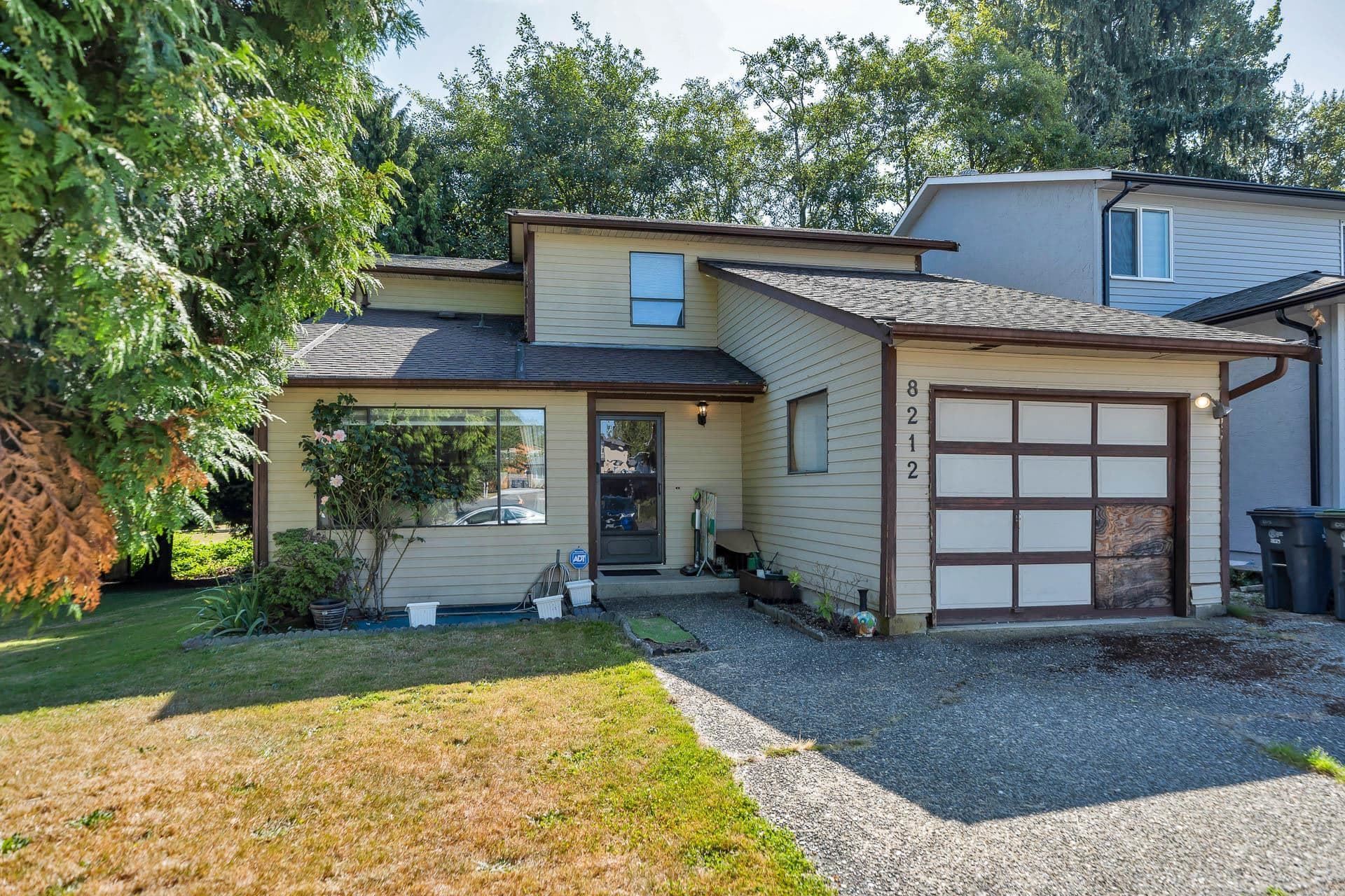 8212 132a Street, Surrey, V3W 8Y6 — photo 3