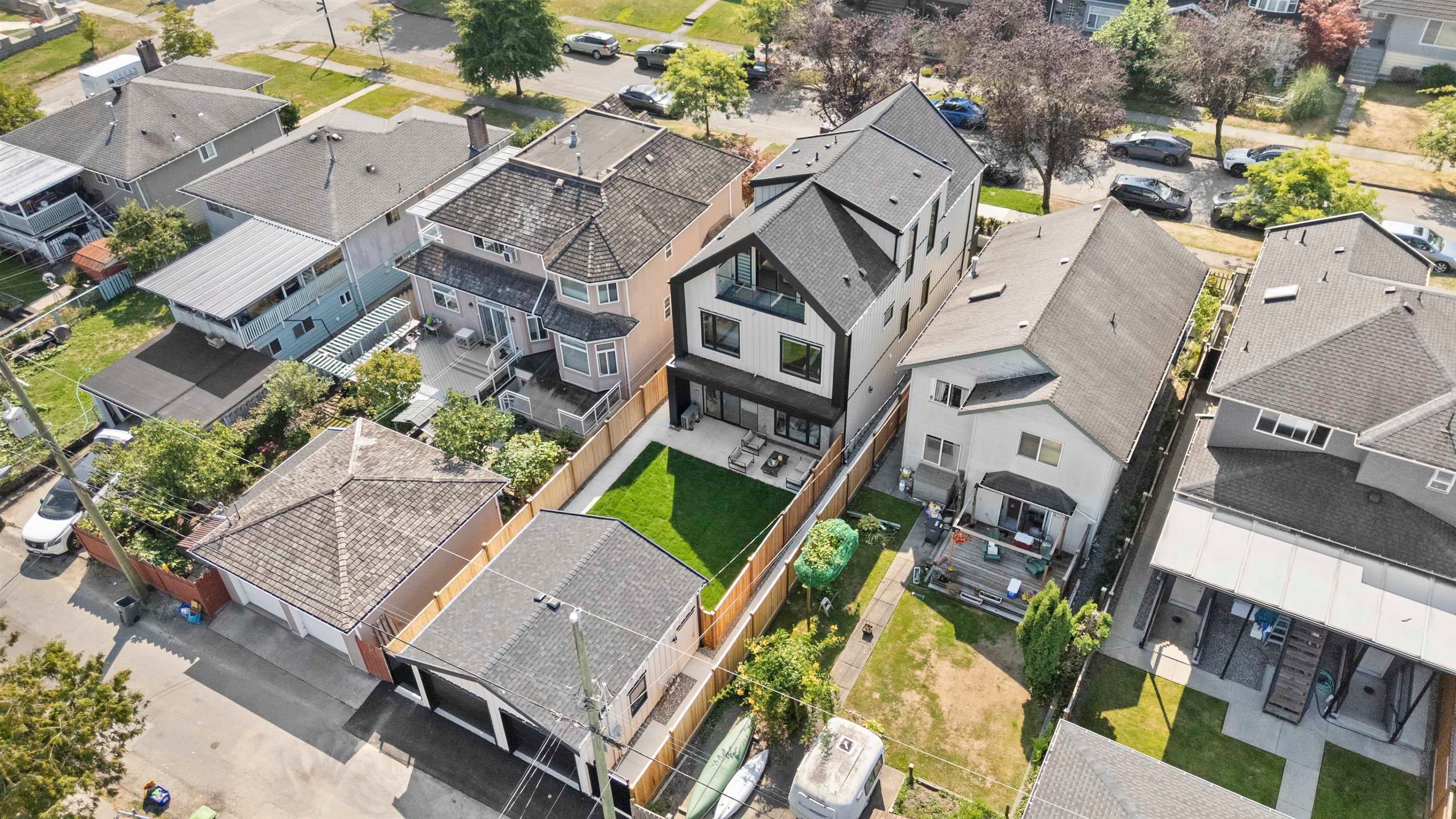 2 - 3563 E 25th Avenue, Vancouver, V5R 1K3 — photo 3