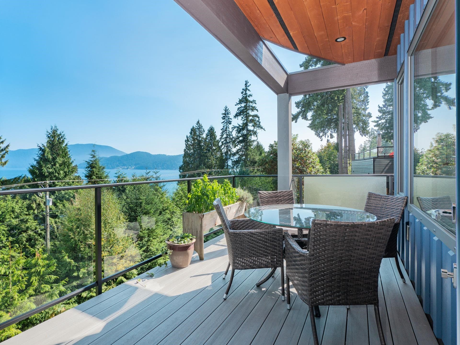 1832 North Road, Gibsons, V0N 1V1 — photo 3