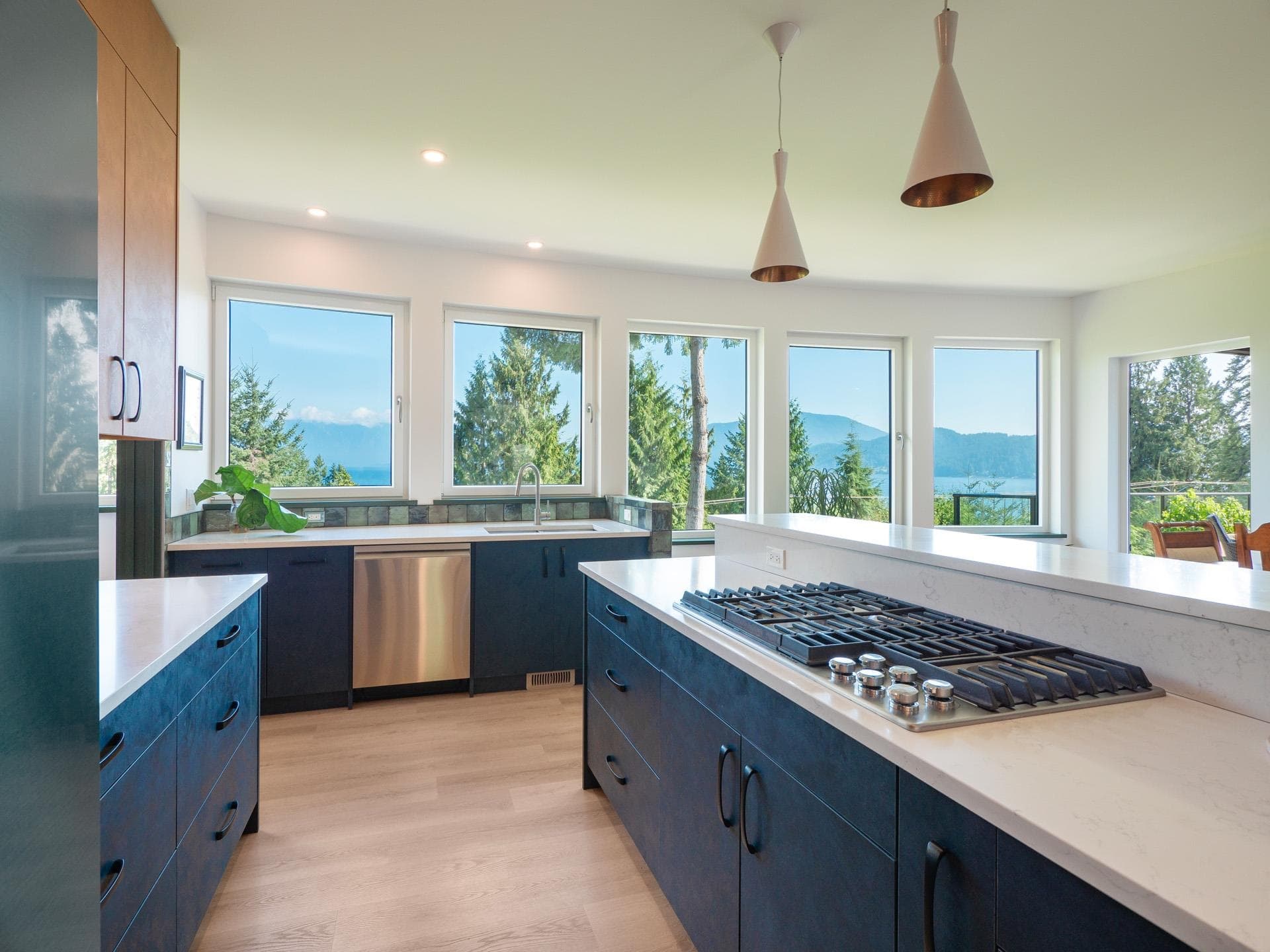 1832 North Road, Gibsons, V0N 1V1 — photo 4