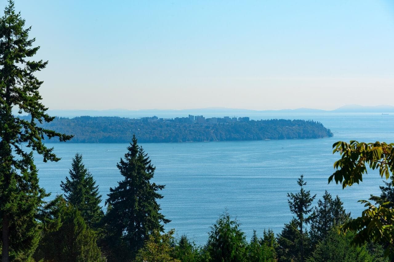 4659 Woodgreen Drive, West Vancouver, V7S 2V4 — photo 3
