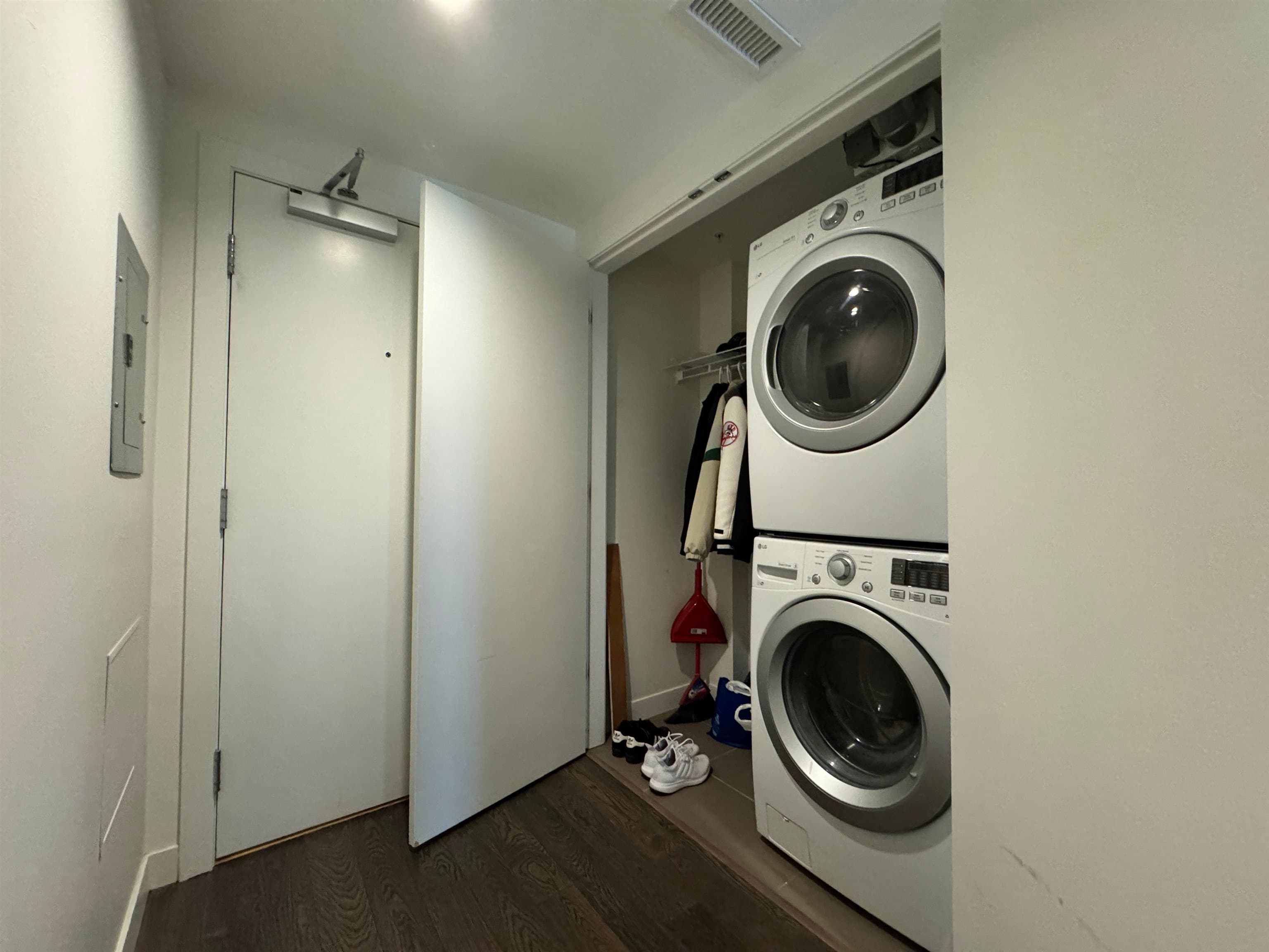 210 - 9060 University Crescent, Burnaby, V5A 0E1 — photo 3