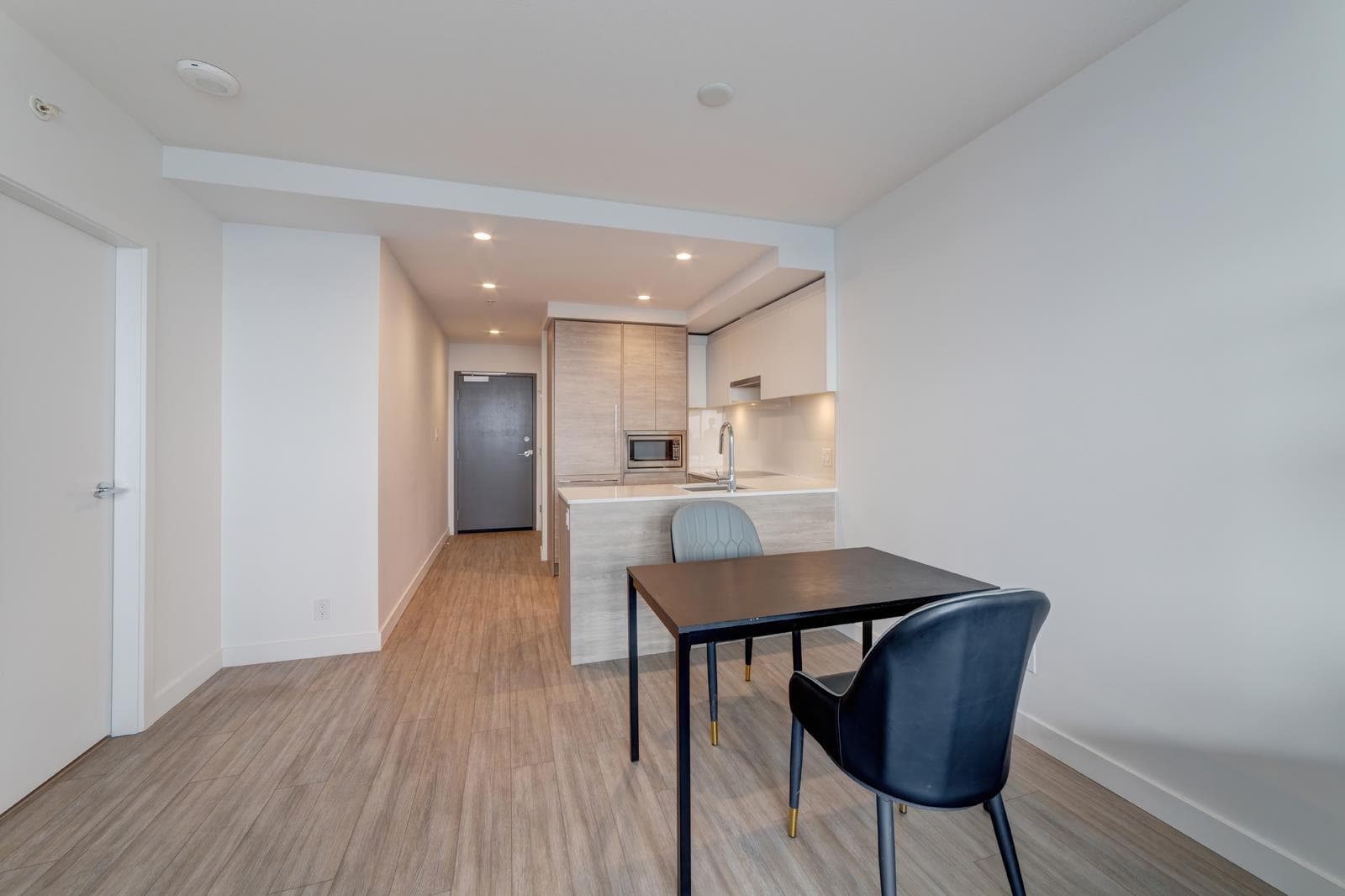 26XX - 13615 Fraser Highway, Surrey, V3T 0P7 — photo 3