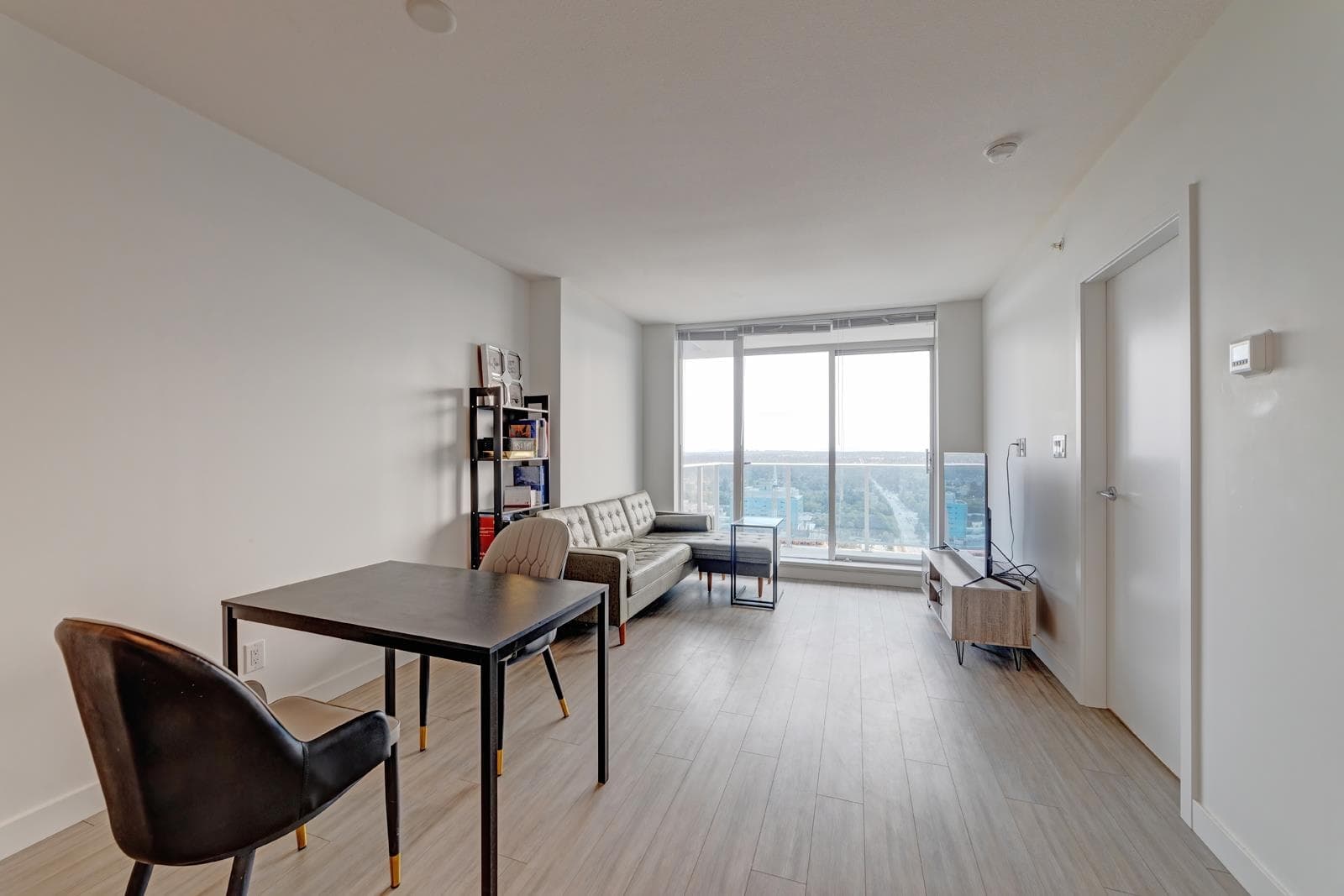 26XX - 13615 Fraser Highway, Surrey, V3T 0P7 — photo 5