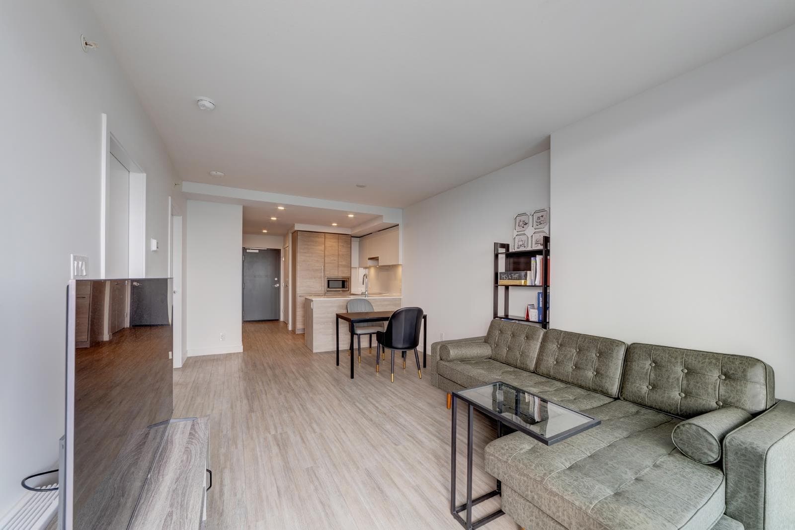 26XX - 13615 Fraser Highway, Surrey, V3T 0P7 — photo 4