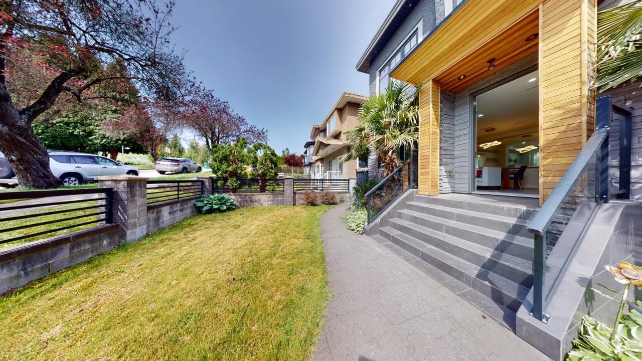 3317 E 3rd Avenue, Vancouver, V5M 1J5 — photo 2