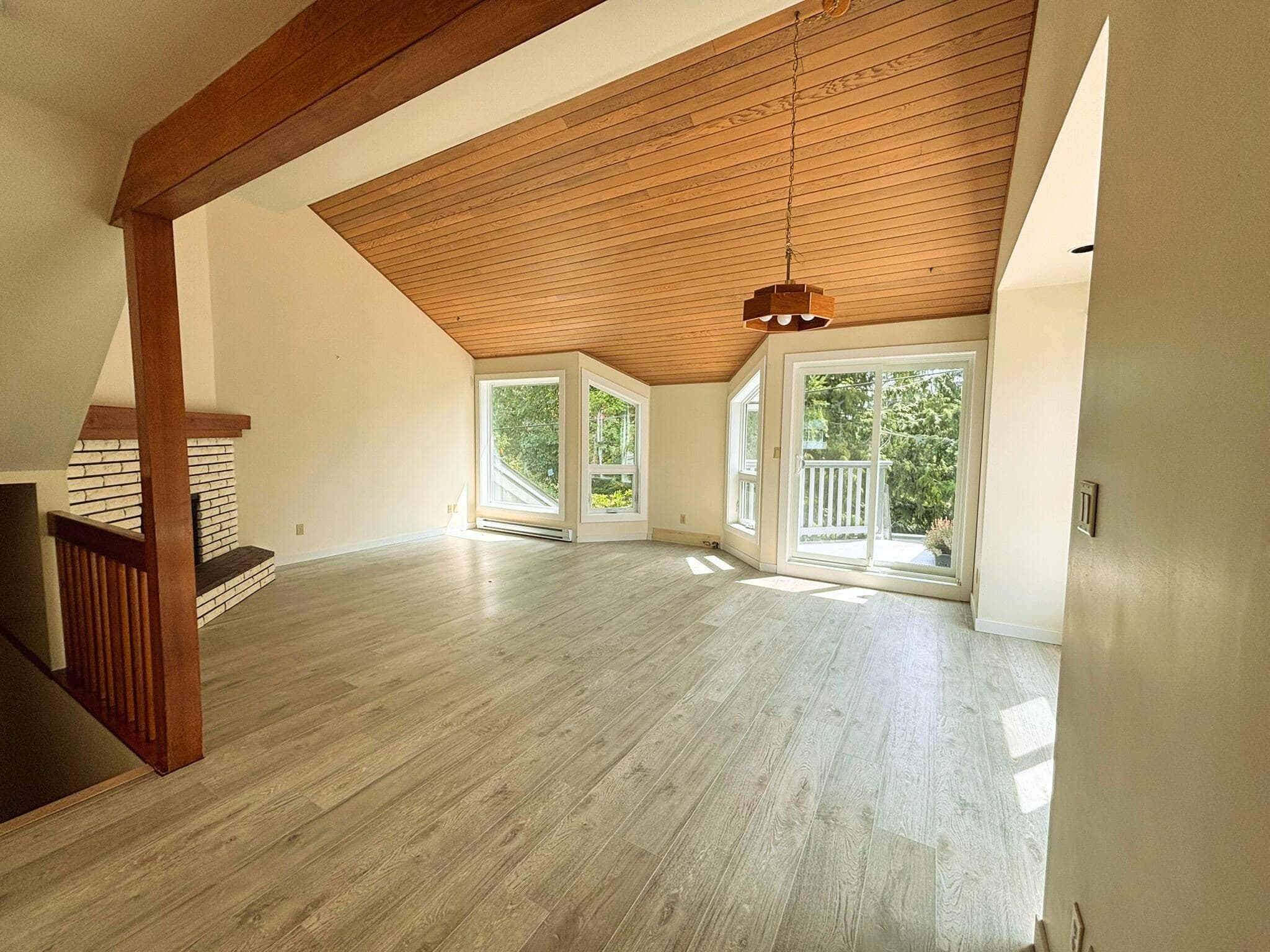 9 - 5753 Wharf Avenue, Sechelt, V7Z 0H5 — photo 2
