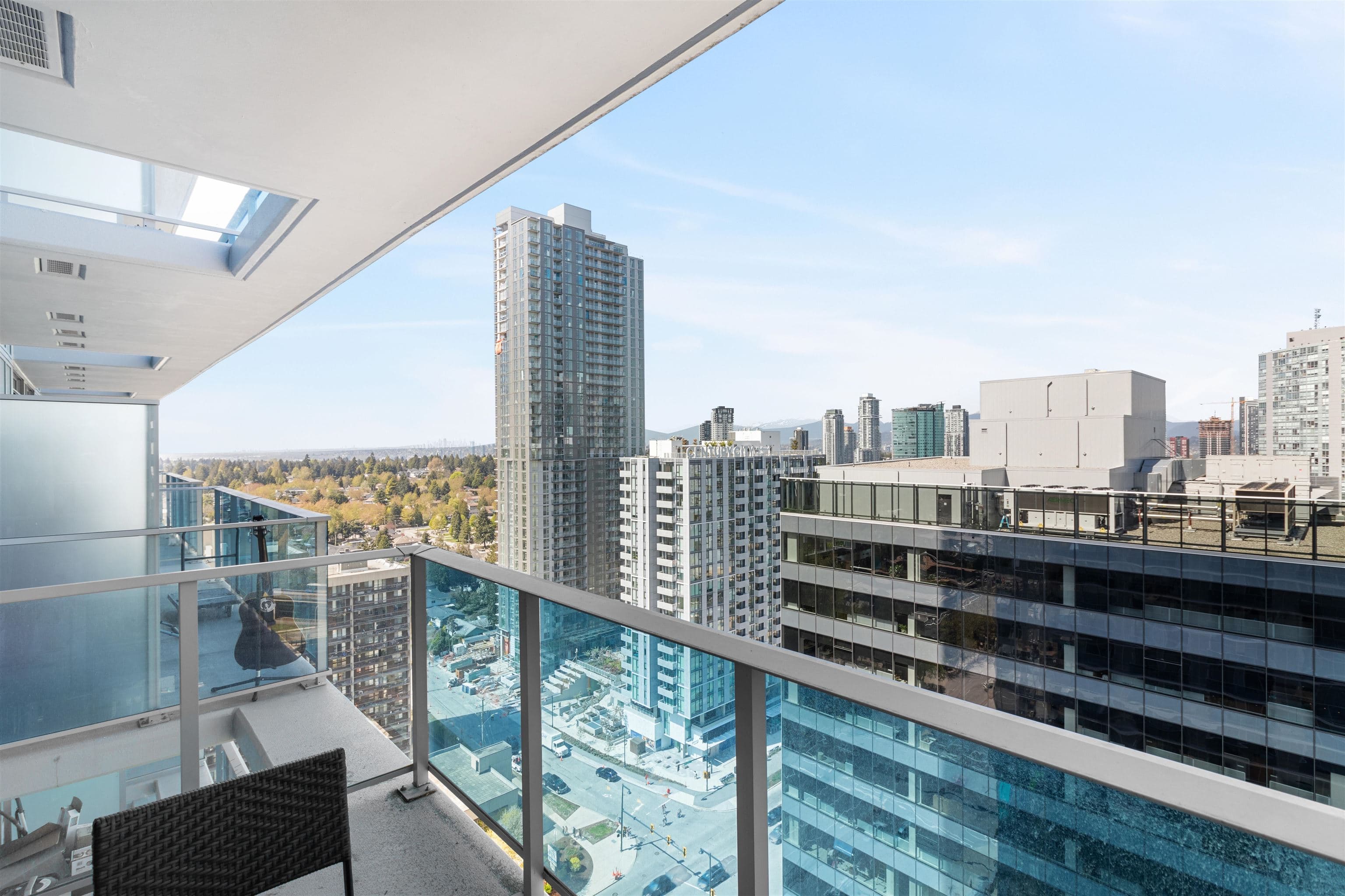 2308 - 13615 Fraser Highway, Surrey, V3T 0P7 — photo 2