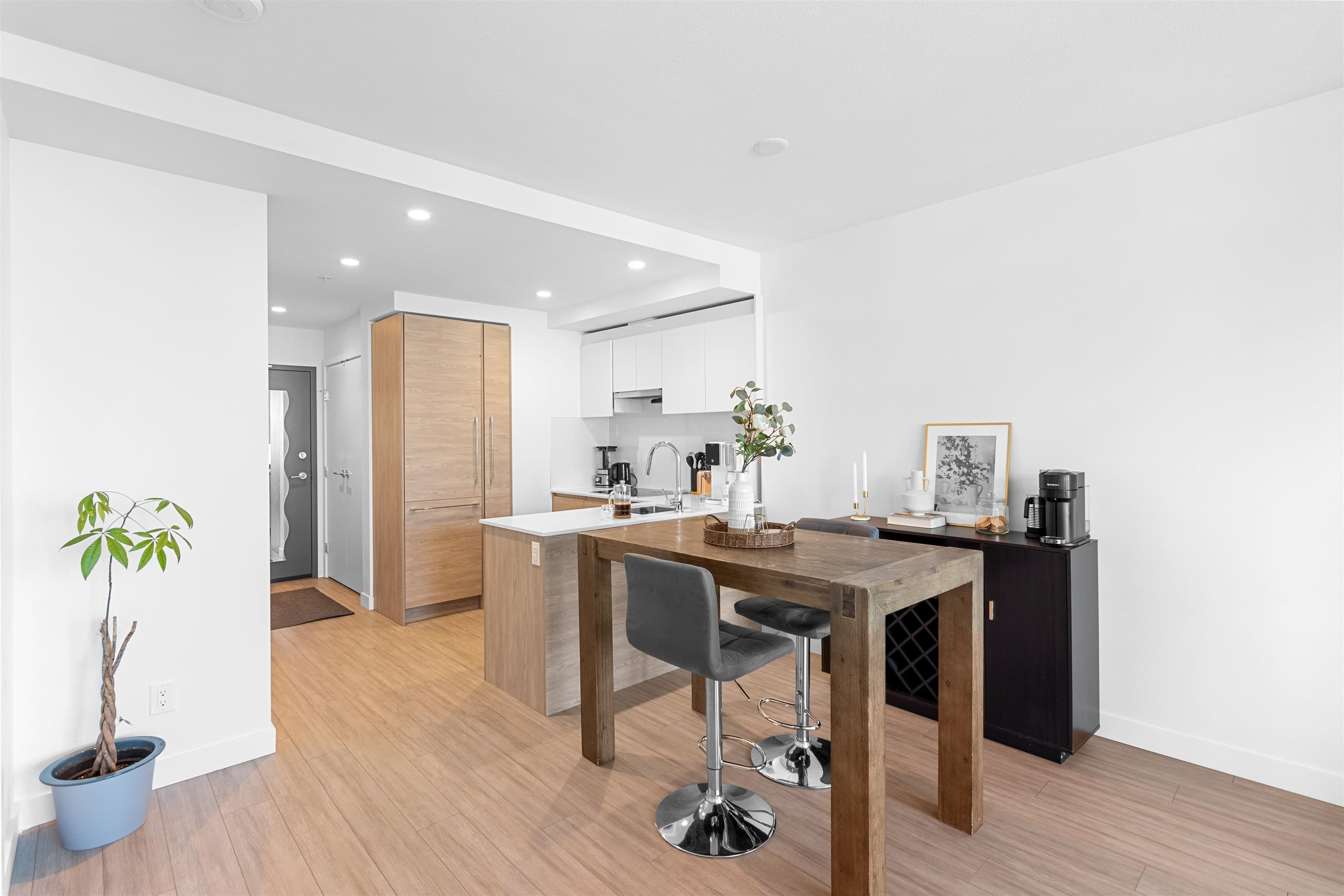 2308 - 13615 Fraser Highway, Surrey, V3T 0P7 — photo 1