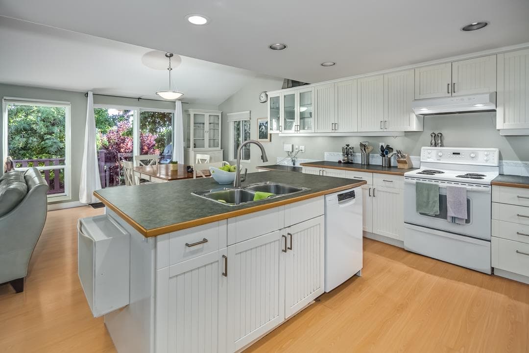 2242 Foothills Court, Abbotsford, V3G 1E1 — photo 3