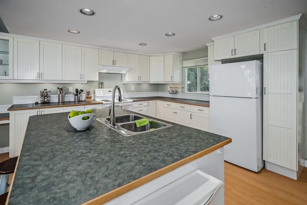 2242 Foothills Court, Abbotsford, V3G 1E1 — photo 5