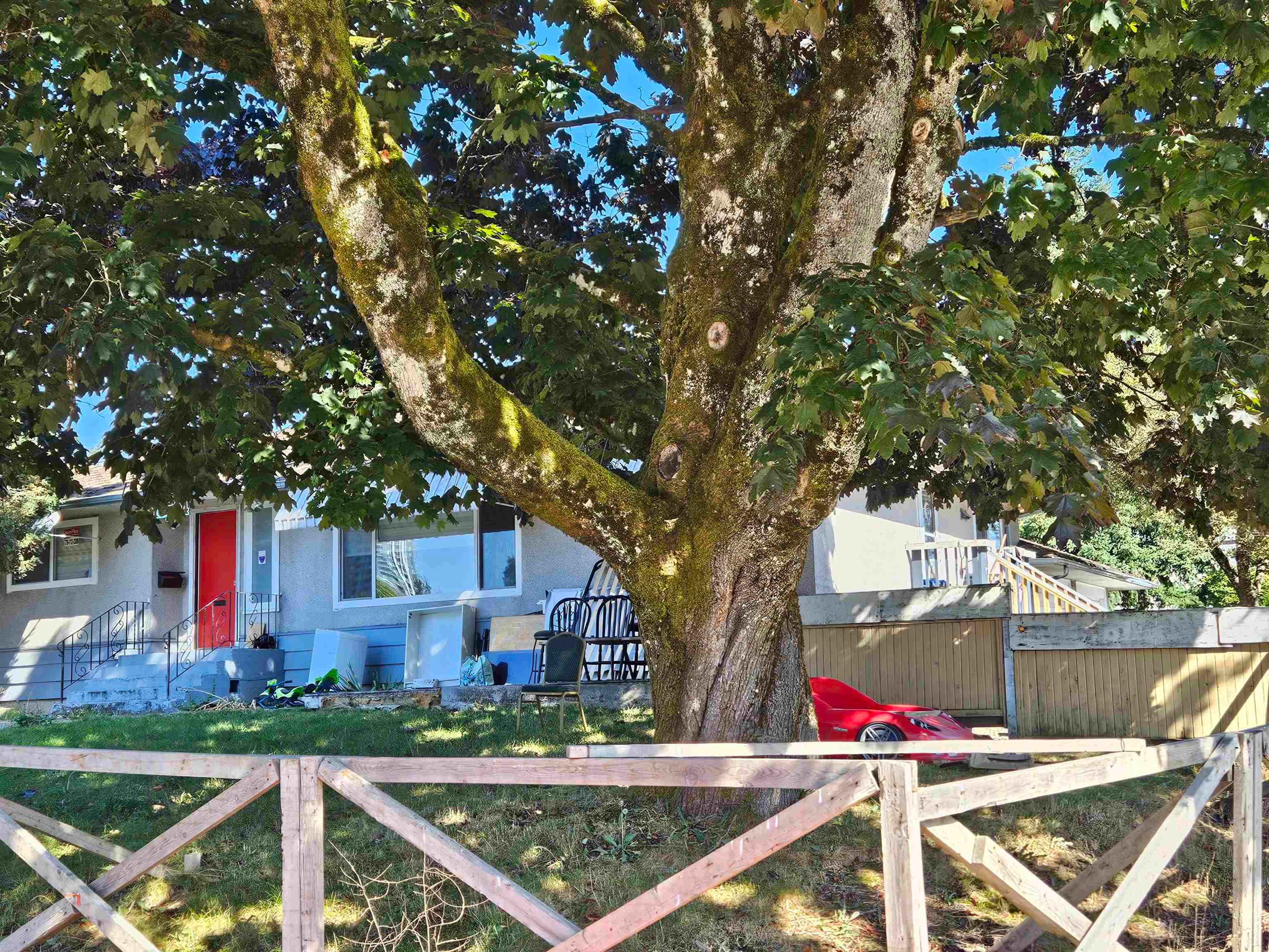 10564 137a Street, Surrey, V3T 4J6 — photo 2