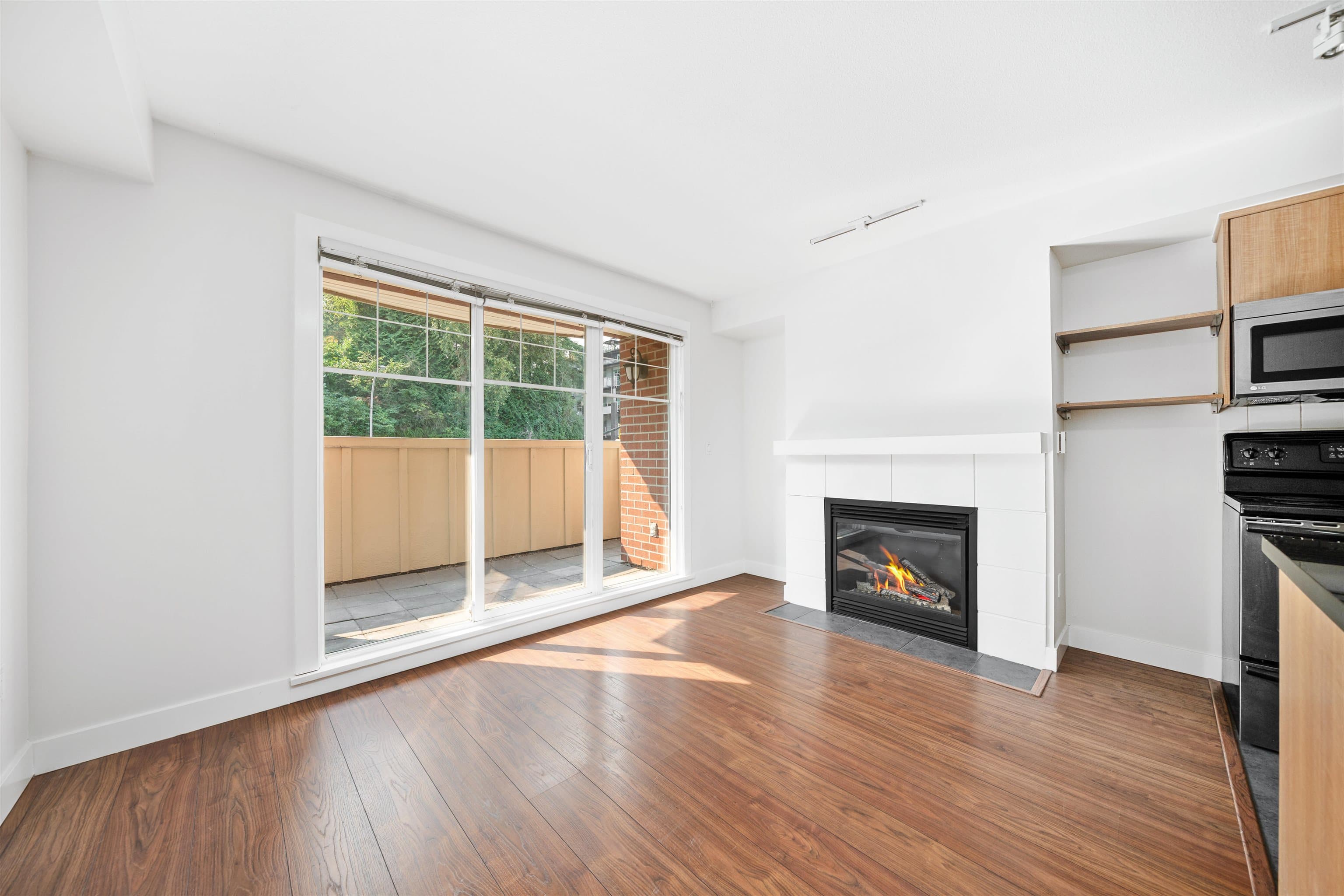 203 - 3240 St Johns Street, Port Moody, V3H 0C1 — photo 2