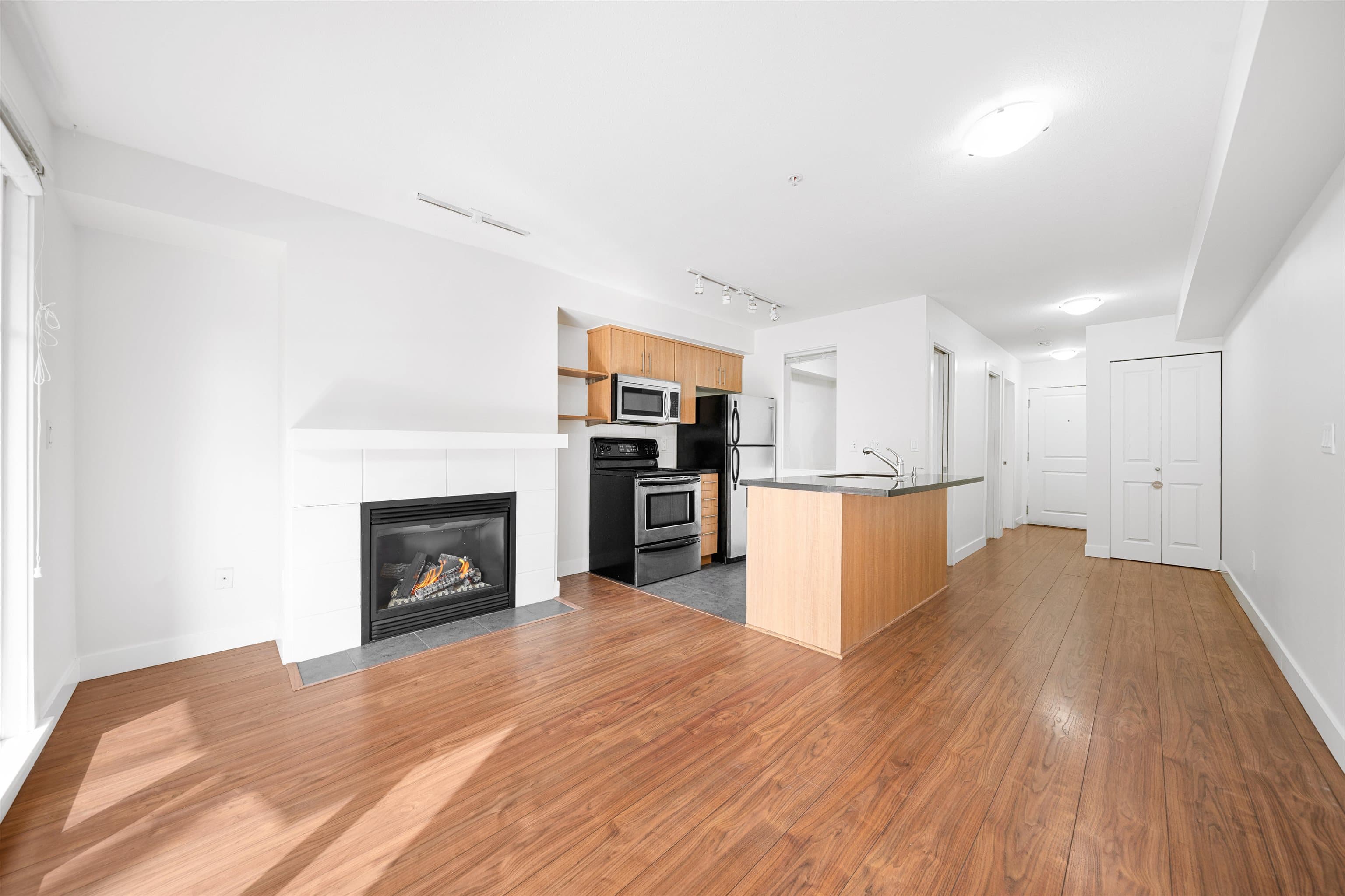 203 - 3240 St Johns Street, Port Moody, V3H 0C1 — photo 4
