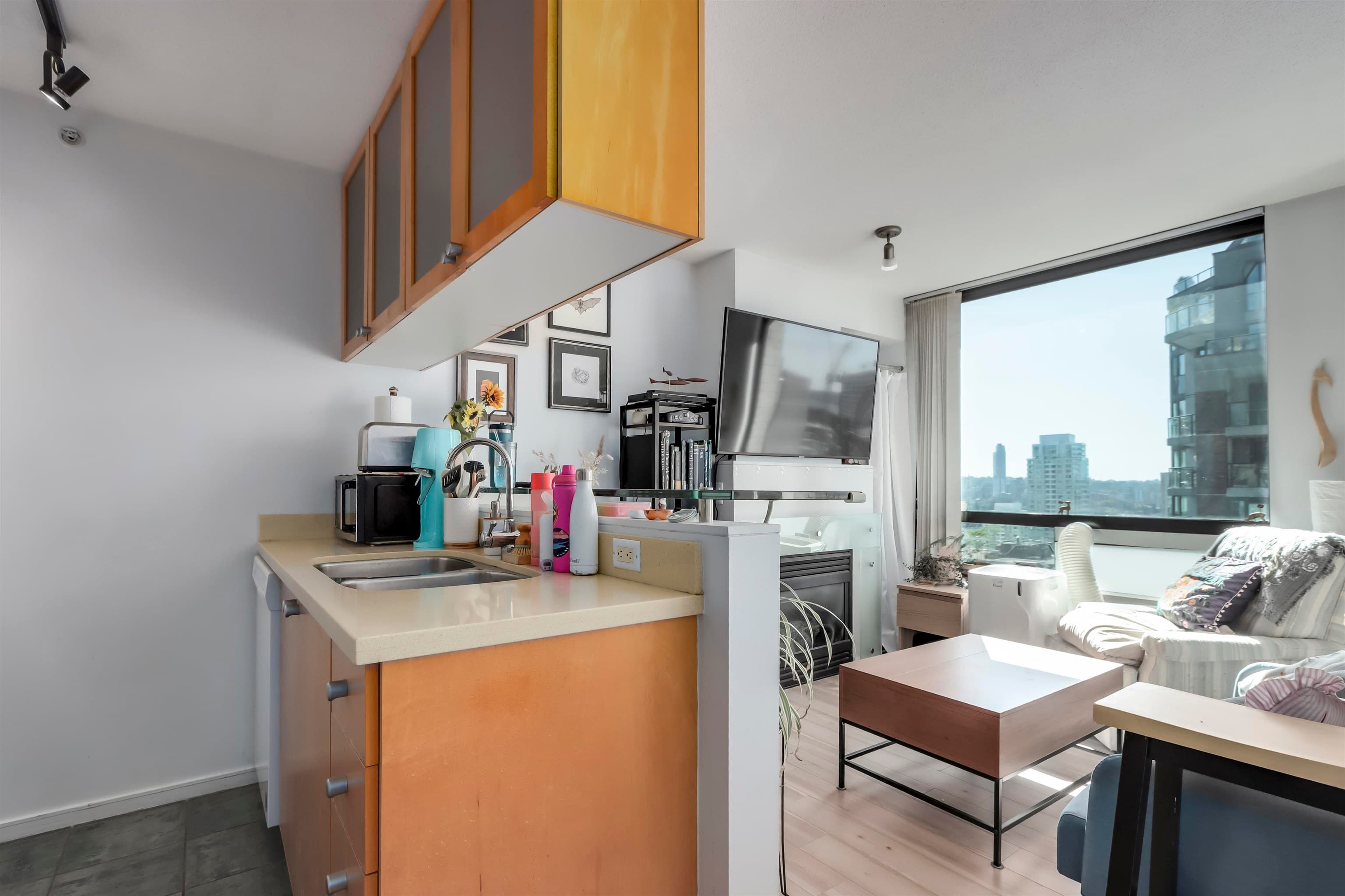1406 - 1003 Burnaby Street, Vancouver, V6E 4R7 — photo 4