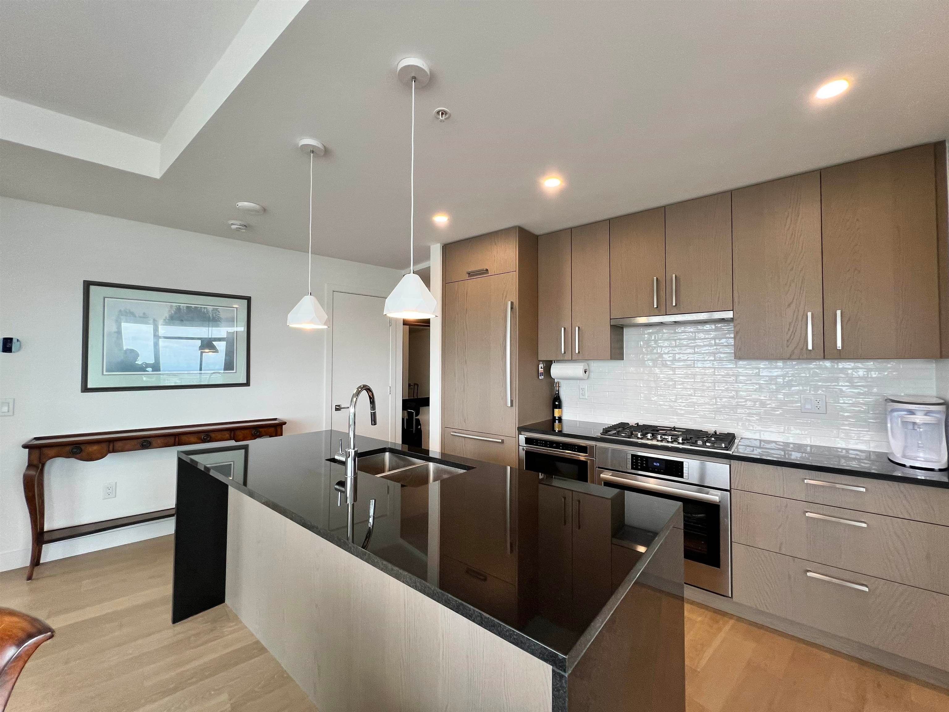 1406 - 1588 Johnston Road, White Rock, V4B 0C5 — photo 2