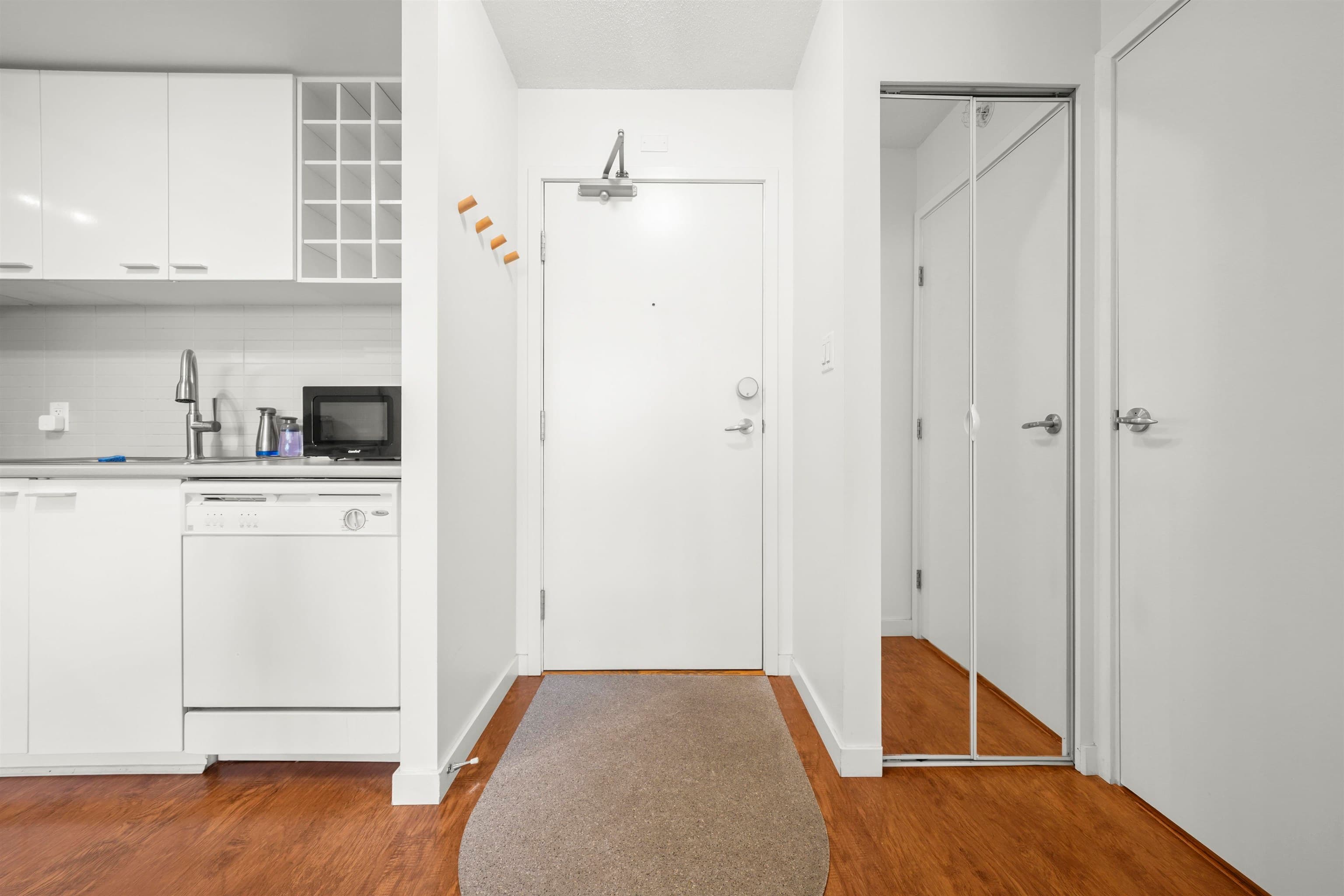 703 - 131 Regiment Square, Vancouver, V6B 1X6 — photo 2