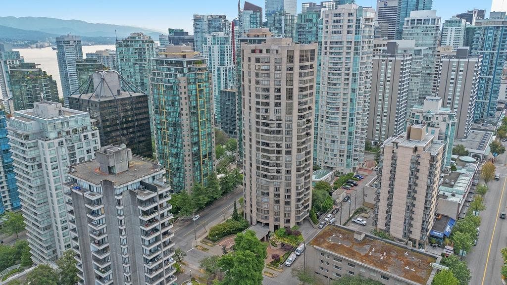 601 - 738 Broughton Street, Vancouver, V6G 3A7 — photo 2