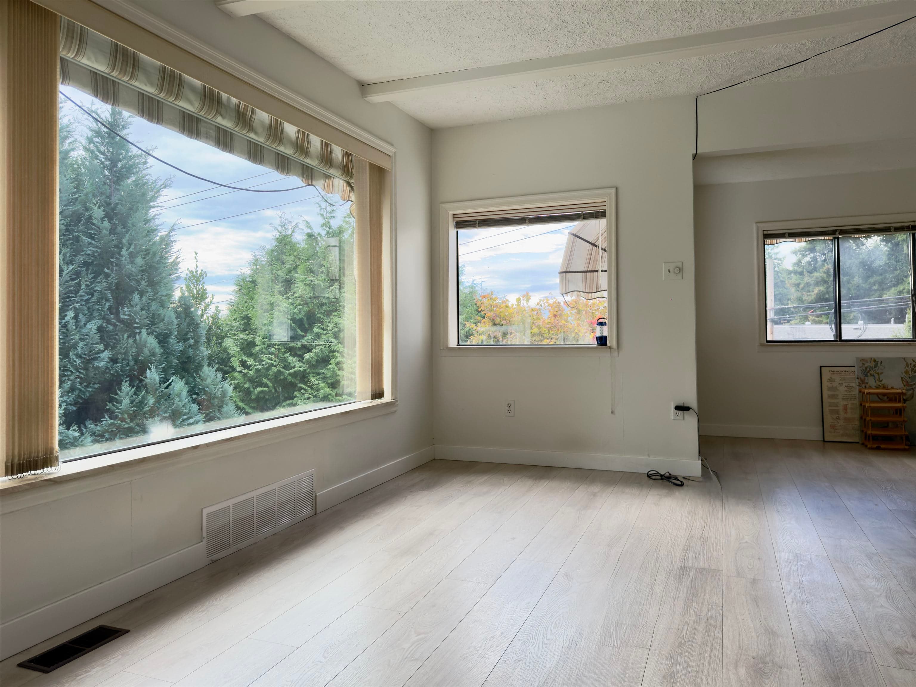 1352 Oxford Street, White Rock, V4B 3R2 — photo 4