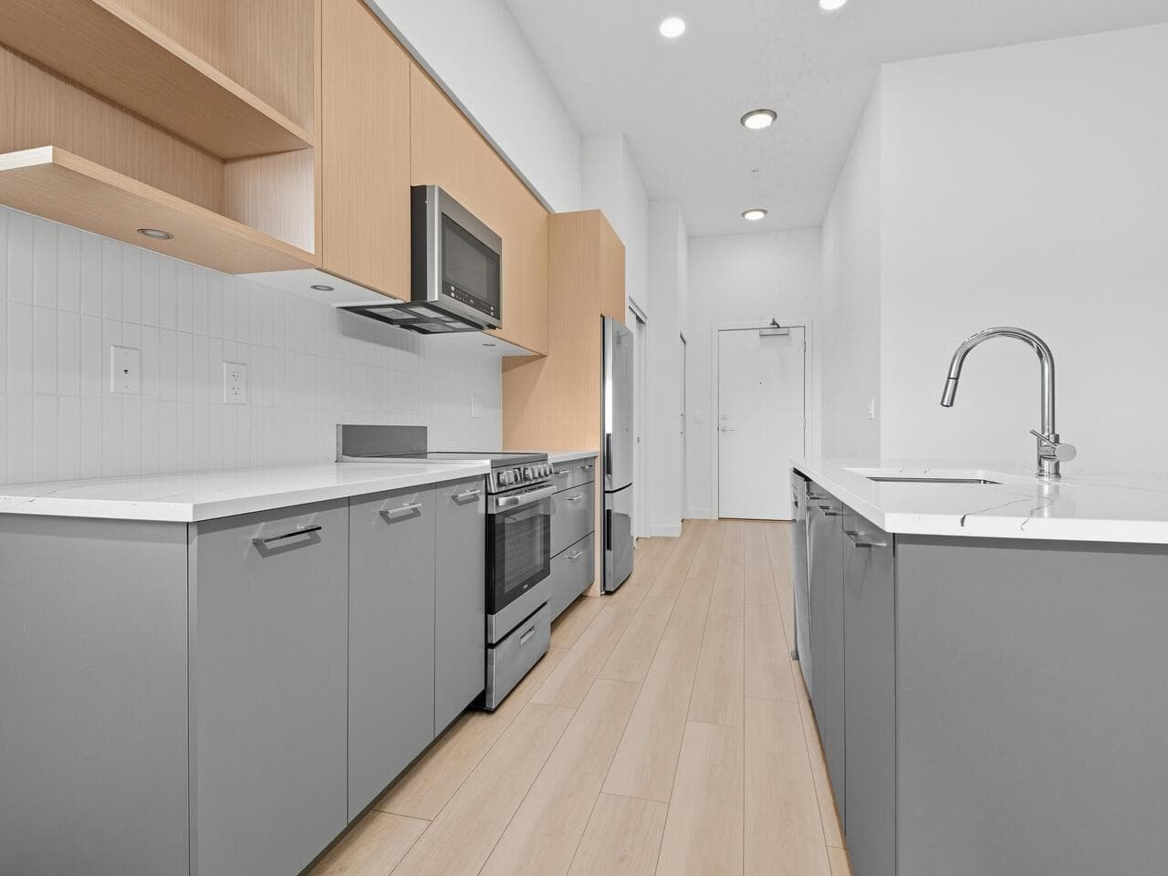 617 - 10777 138 Street, Surrey, V3T 0T5 — photo 1
