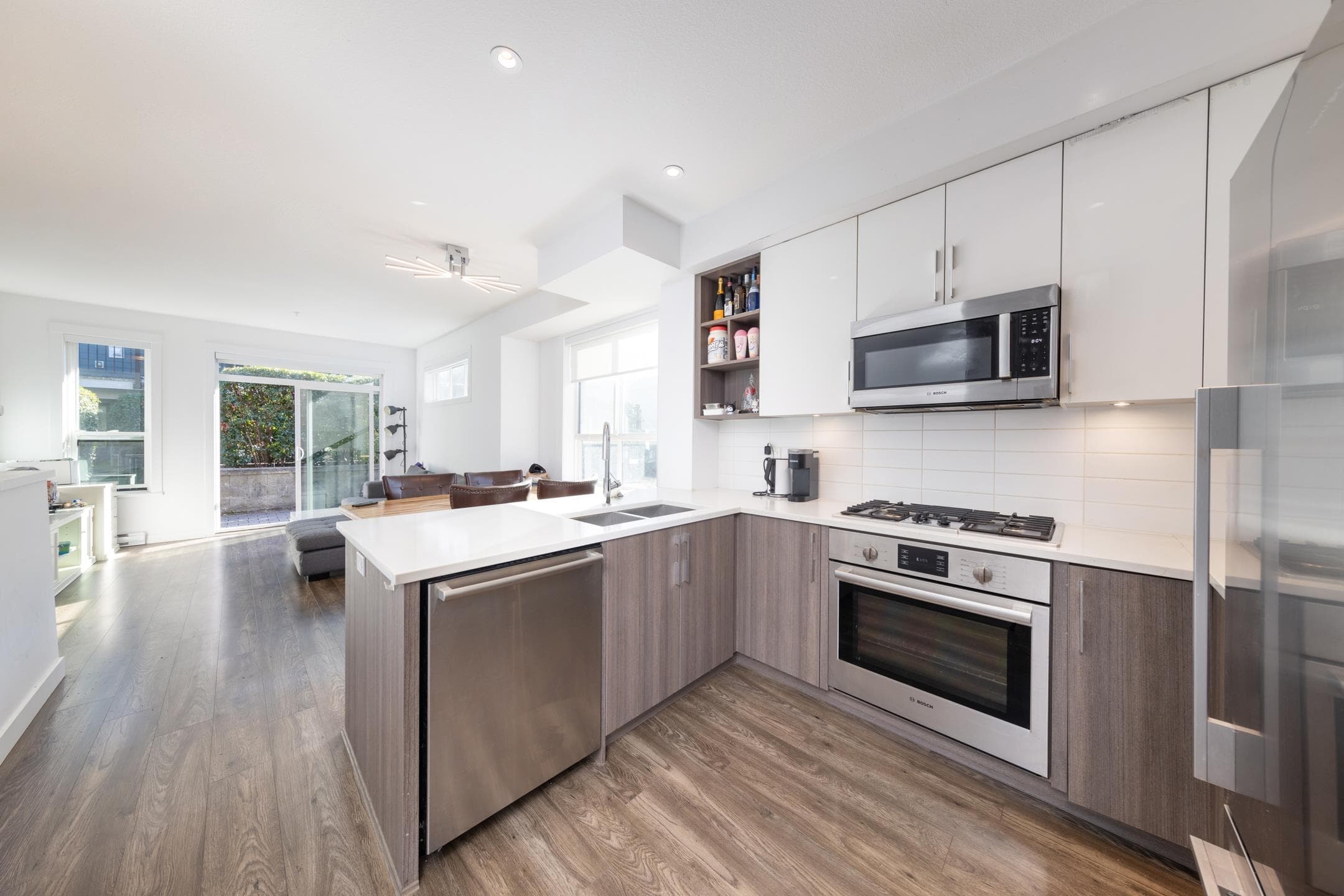 21 - 7039 Macpherson Avenue, Burnaby, V5J 4N4 — photo 4