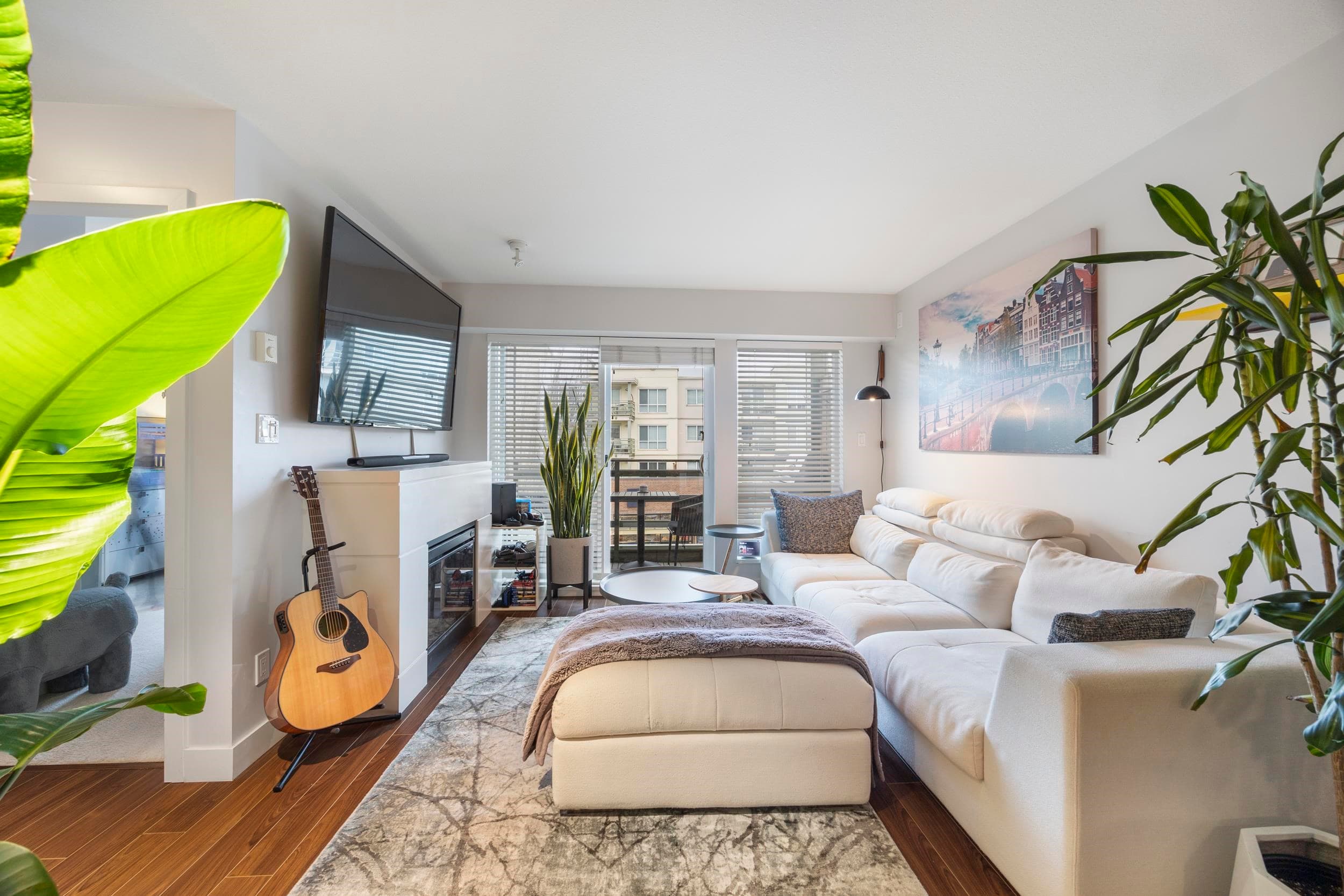 201 - 15745 Croydon Drive, Surrey