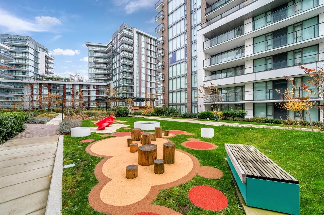 902 - 8160 Mcmyn Way, Richmond, V6X 0V2 — photo 2