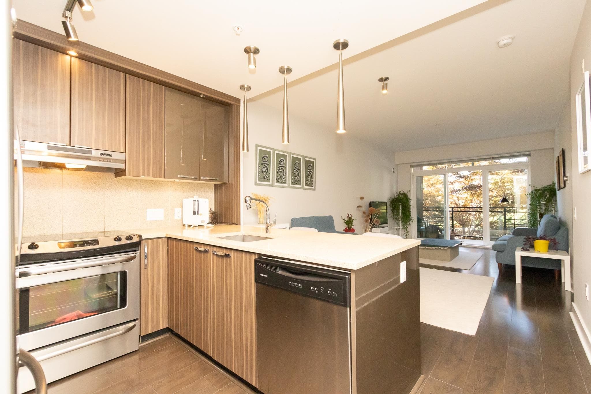 310 - 733 W 14th Street, North Vancouver, V7M 0C6 — photo 2