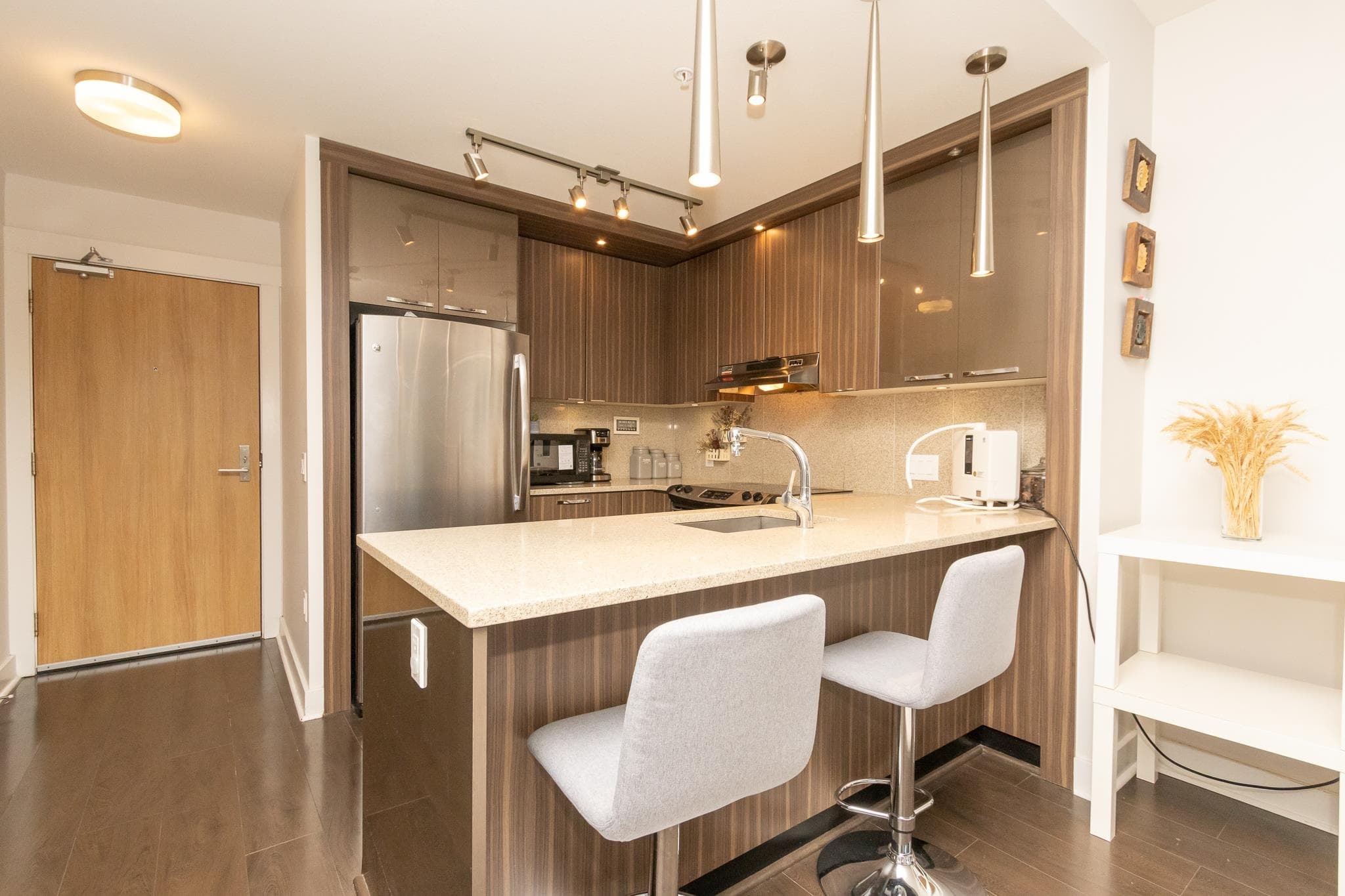 310 - 733 W 14th Street, North Vancouver, V7M 0C6 — photo 4